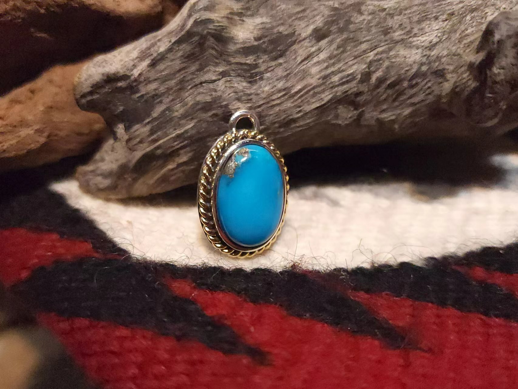 *Black Venom Jewelry- Freedom & Prayer Sleeping Beauty 18K金繩松石吊墜