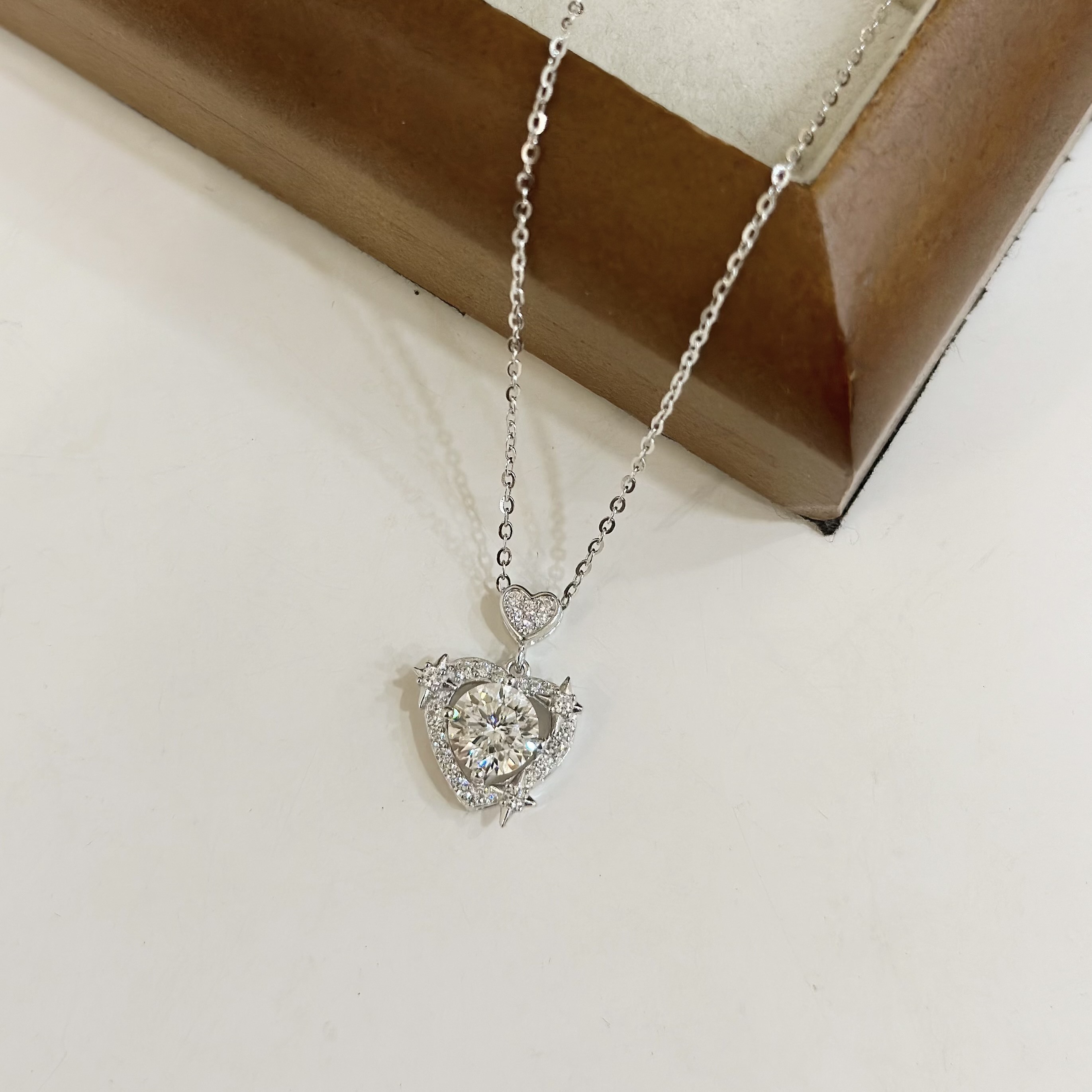 Q16【輕奢】滿鑽星芒莫桑愛心鑽純銀鎖骨鏈