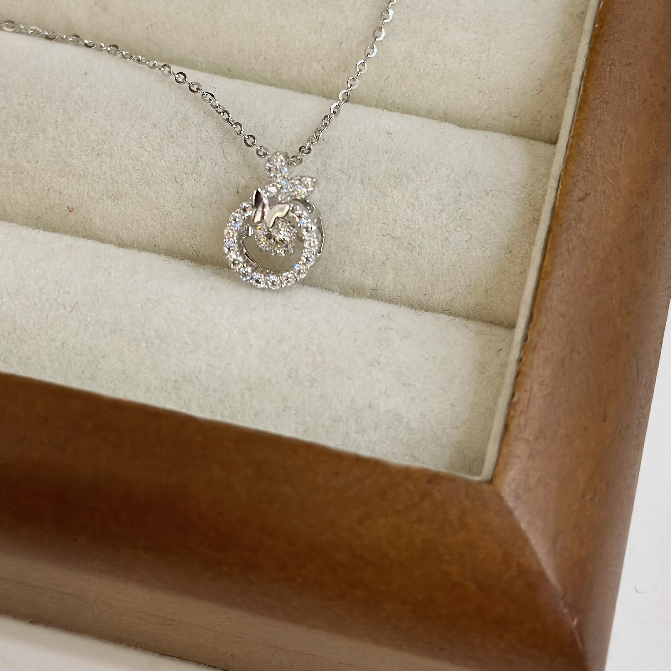 Q15【輕奢】鑽圈蝴蝶莫桑靈動鑽純銀鎖骨鏈