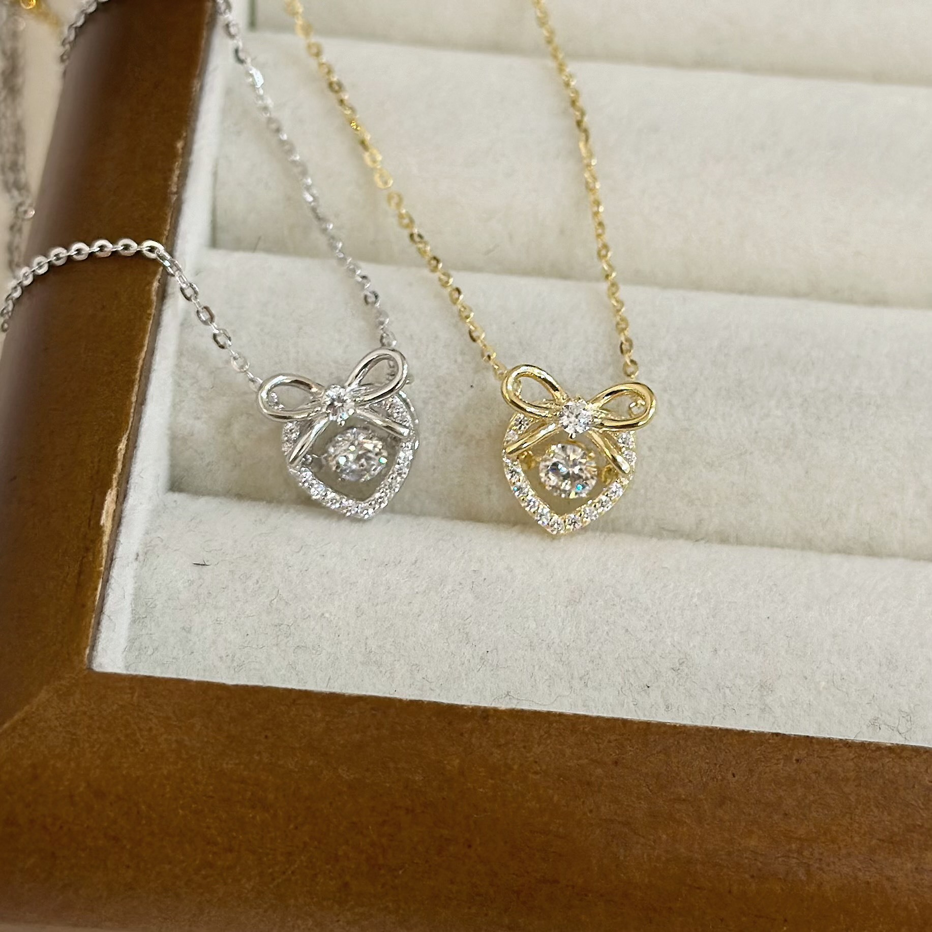 Q07【輕奢】排鑽蝴蝶結愛心靈動純銀鎖骨鏈