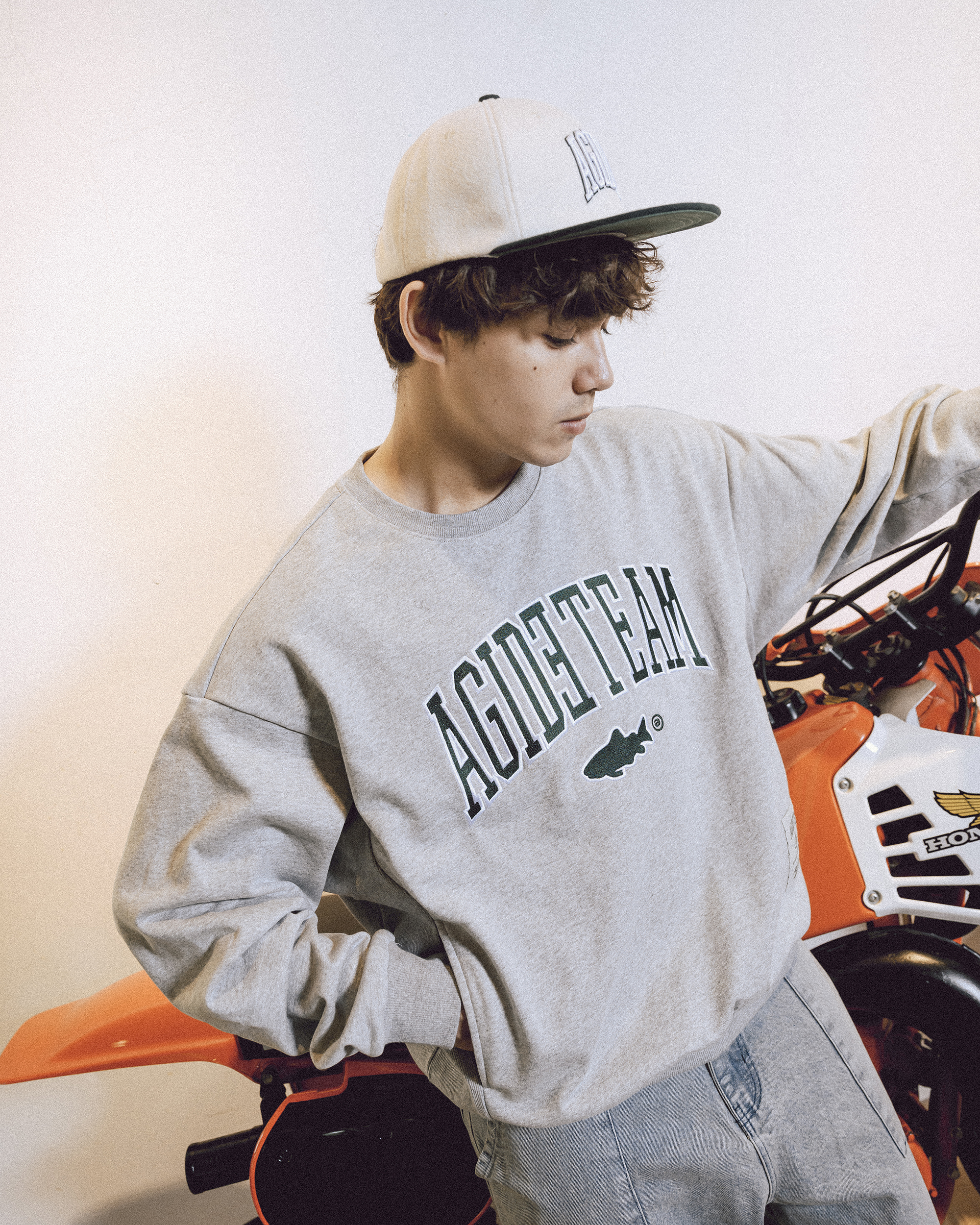 idealism IDE x AGILITY Collaborations ​AGIDE TEAM Sweatshirt 大學Tee【ID24081】