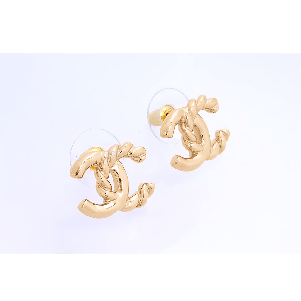 【CHANEL 】CC Logo 半麻花造型針式耳環(金色)ABE953 B19255 NADCO