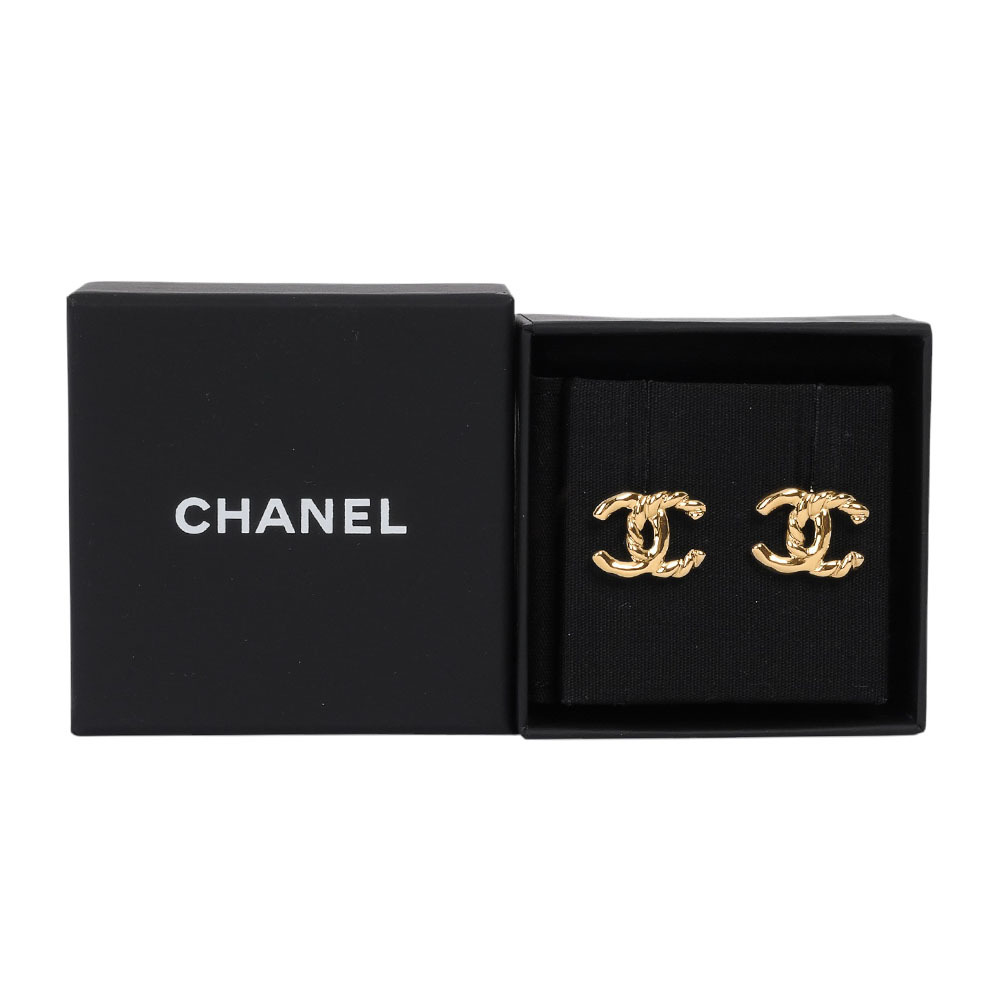 【CHANEL 】CC Logo 半麻花造型針式耳環(金色)ABE953 B19255 NADCO
