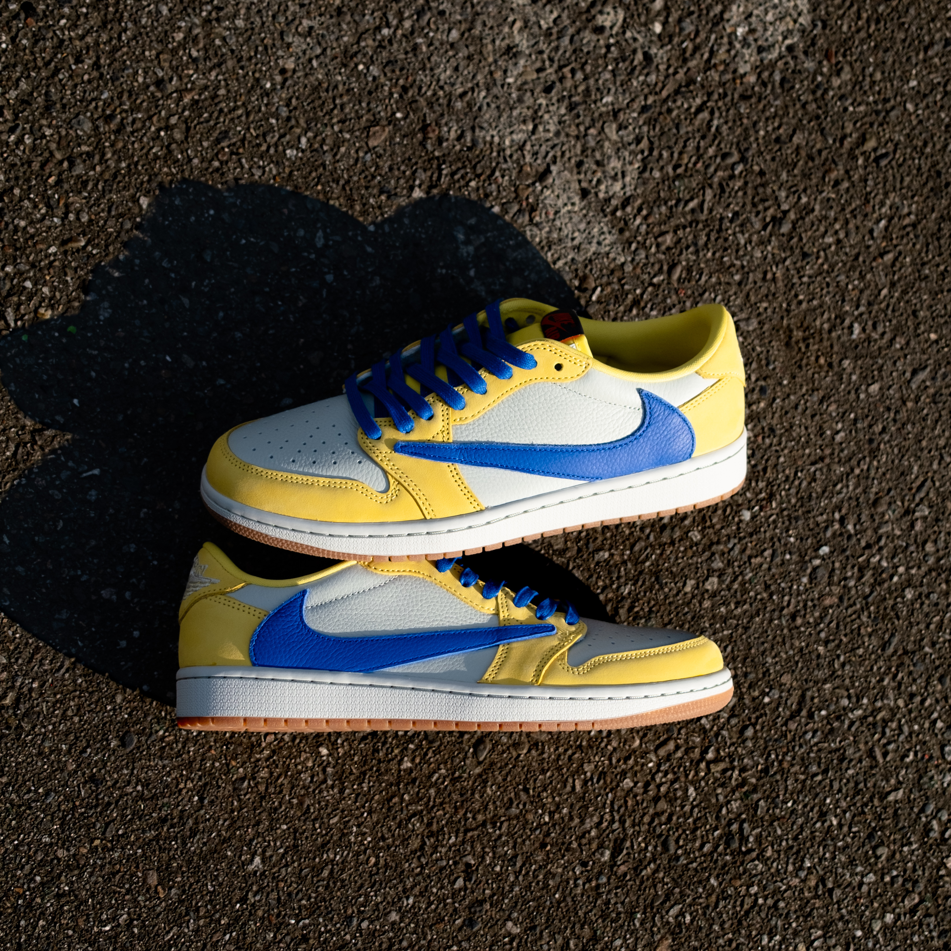 -(Ａ19bc)-TRAVIS SCOTT X AIR JORDAN 1 LOW TS 倒勾 女款 金絲雀 香蕉"CANARY"-DZ4137 700