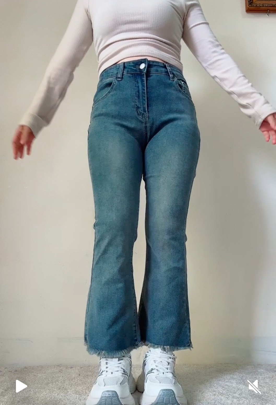 直播爆款！小隻女超彈抽鬚喇叭褲