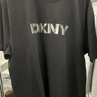 [S] DKNY SHINY LOGO FRONT PRINT T-SHIRT,BLACK, DK34GT1840-BLK (SD1184)