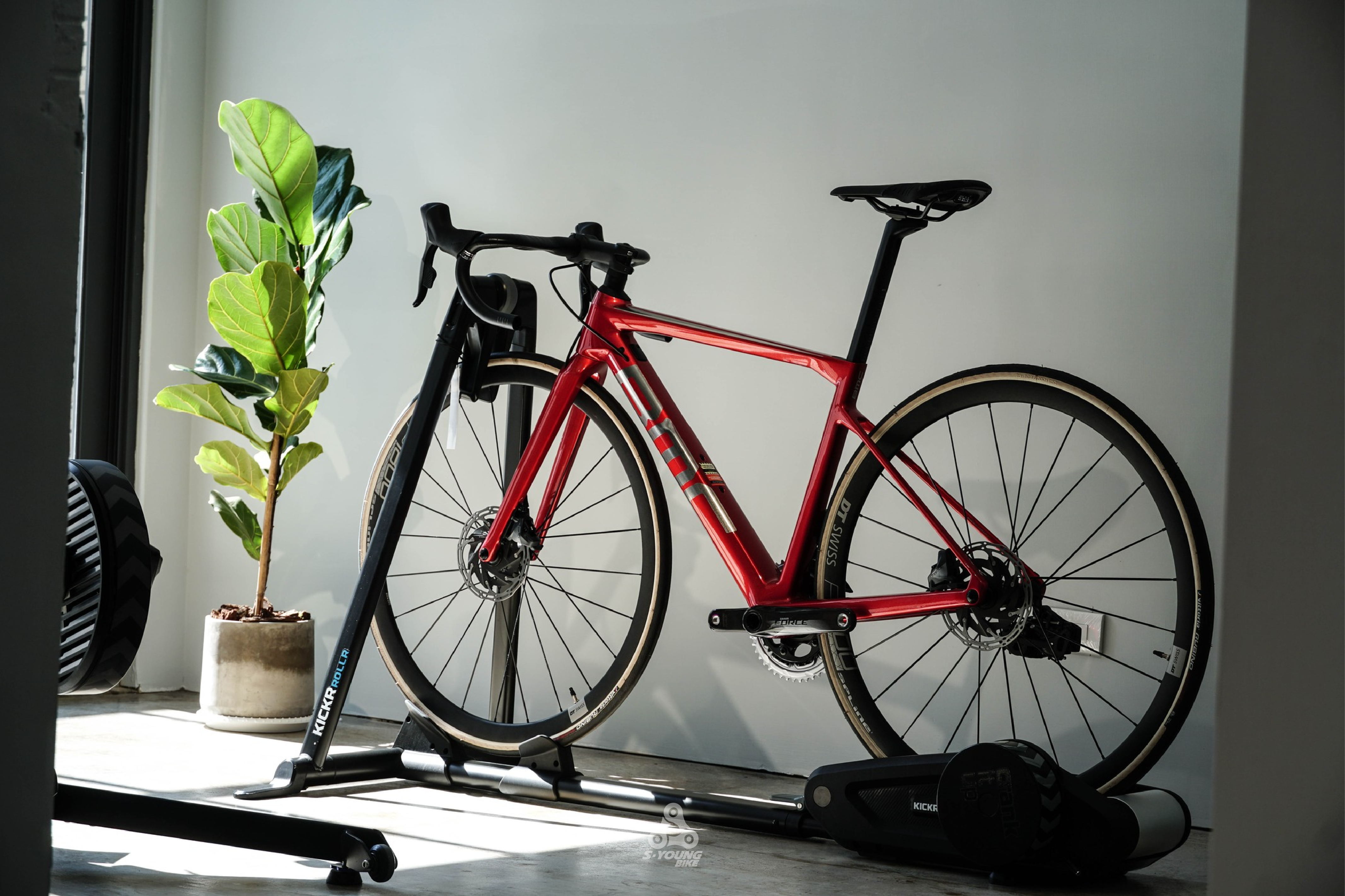 熱賣現貨🔥【WAHOO】KICKR ROLLR  智慧滾筒訓練台 / 不須拆前後輪