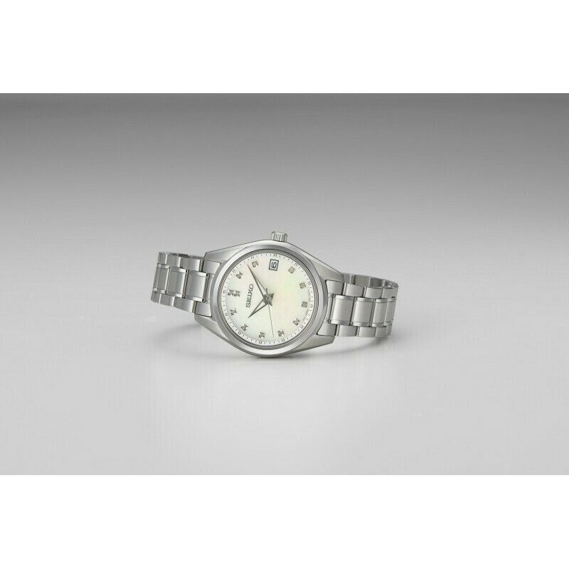 萬年鐘錶 - SEIKO  CS 系列   珍珠貝殼面盤時尚不鏽鋼女錶  SUR579P1 / 6N32-00A0S 錶徑32MM