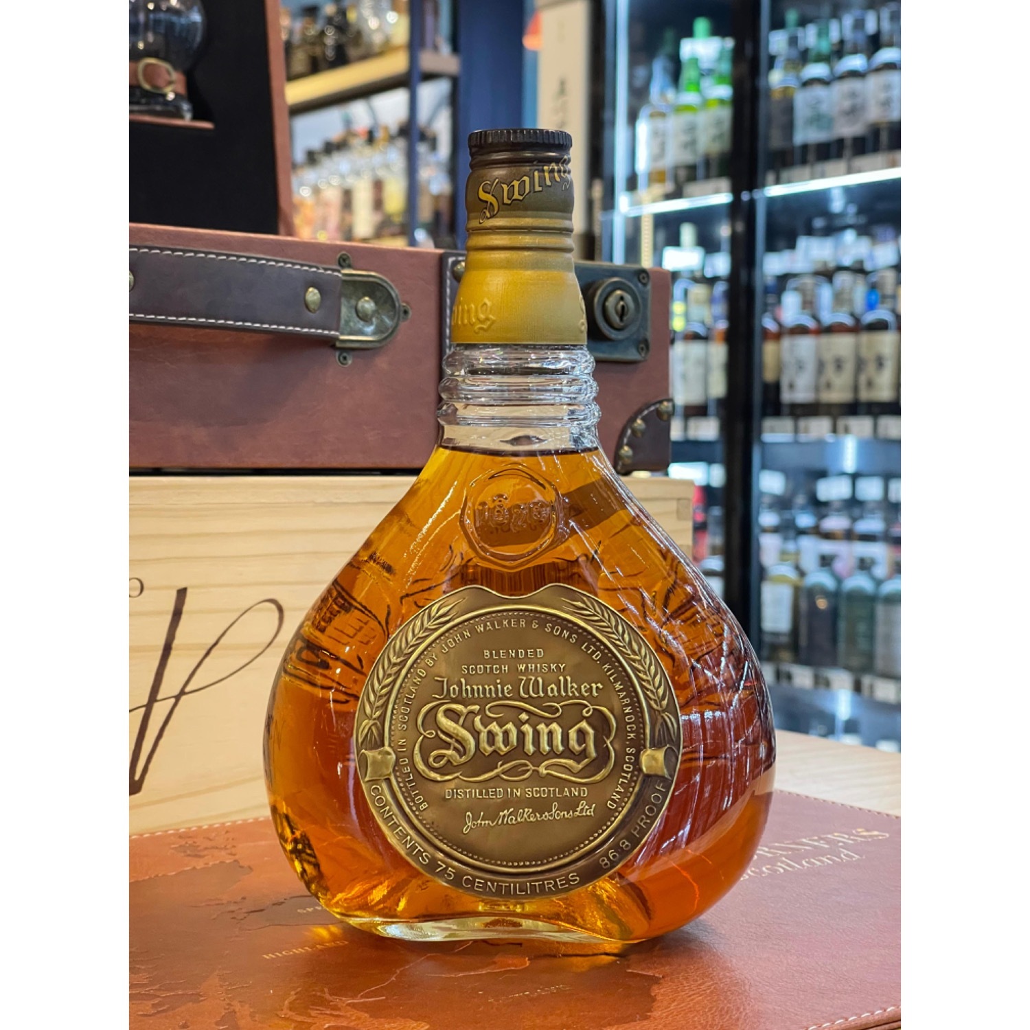 Johnnie Walker Swing 70's Blended Scotch Whisky Johnnie Walker Swing 70's Blended Scotch Whisky