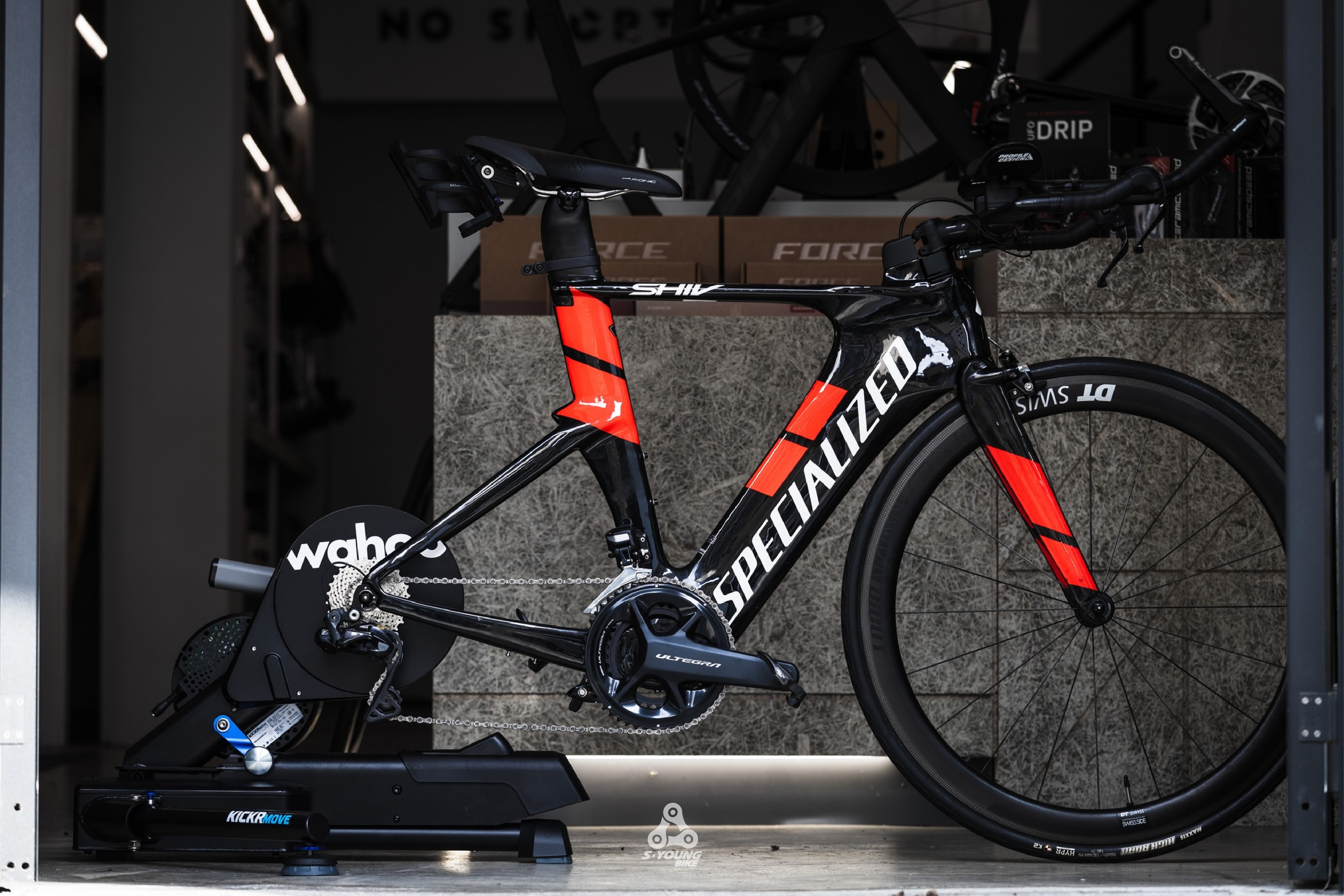 最擬真👌【WAHOO】KICKR MOVE 直驅式智慧型訓練台 / 內建功率、可模擬坡度