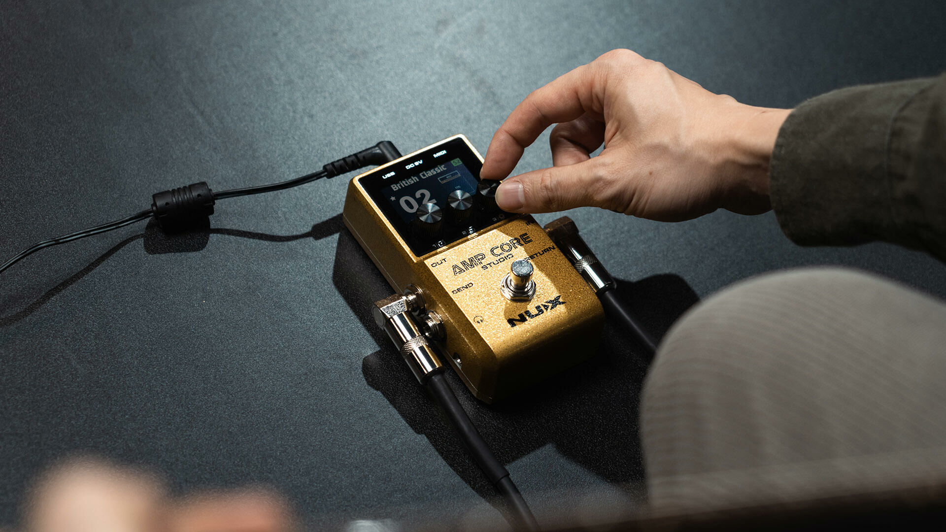 ギター NUX AMP CORE NUX Amp Core Studio Amp Modeling Pedal Gold | Guitar Center