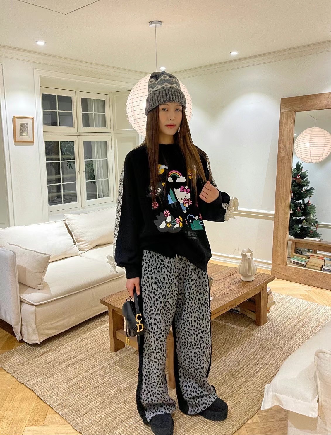 彩虹KITTY袖蕾絲衛衣