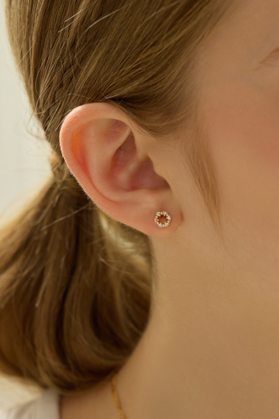 雪白圓環珍珠。銀針耳環