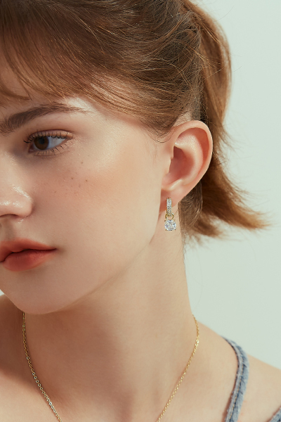 輕奢鋯石吊墜。銀針耳環