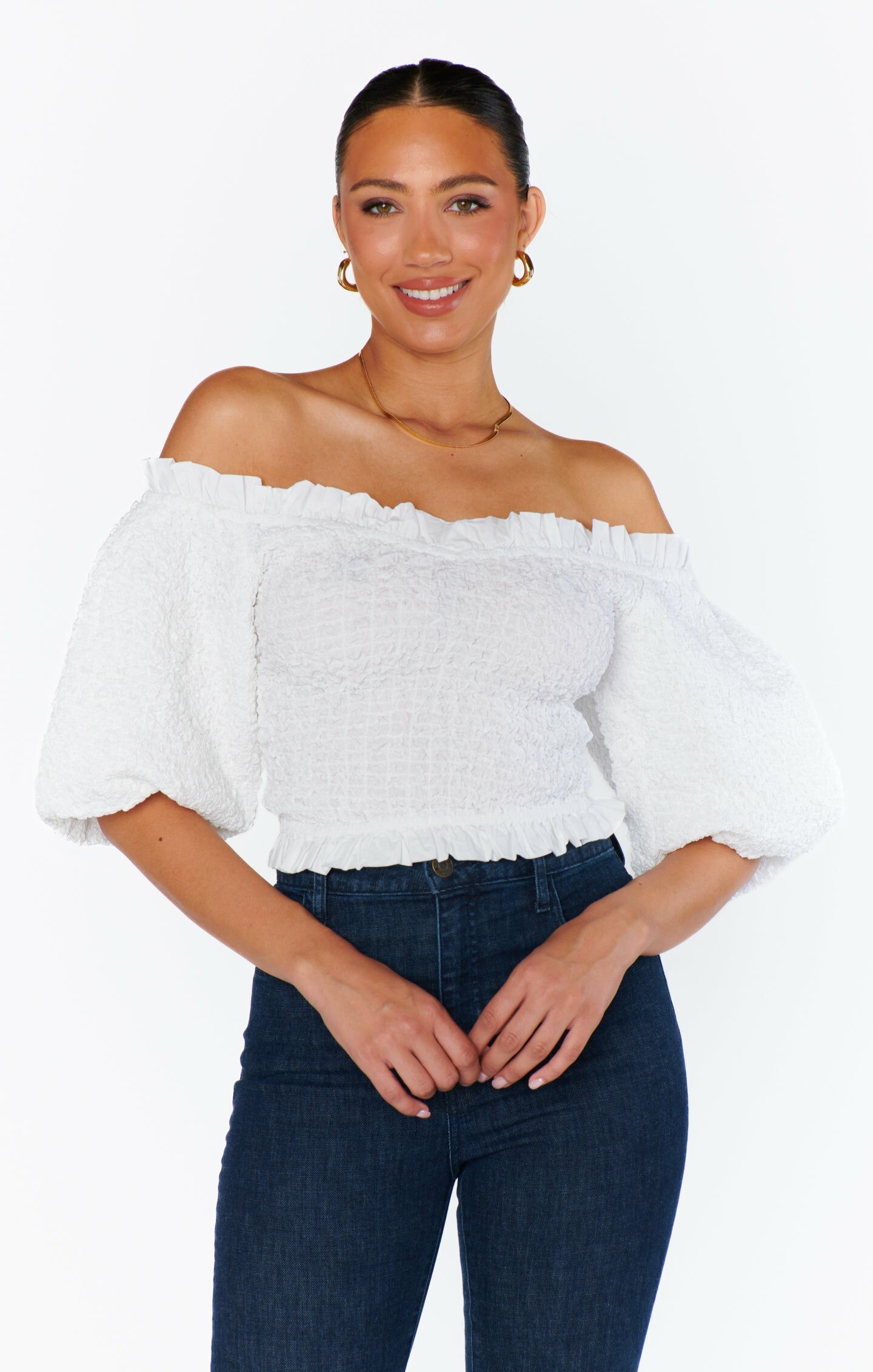 Rom Com Top 蕾絲雕花一字領上衣