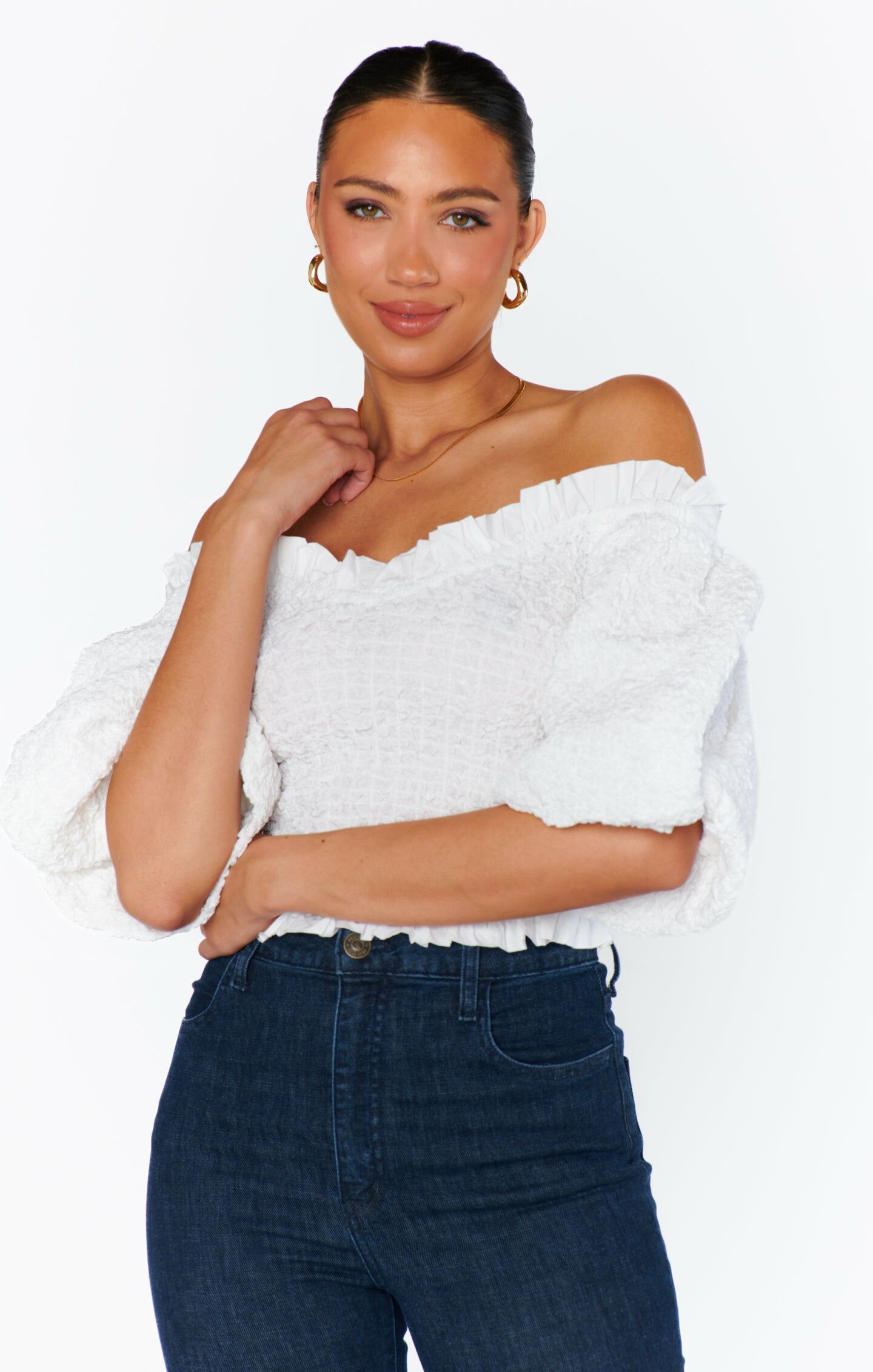 Rom Com Top 蕾絲雕花一字領上衣