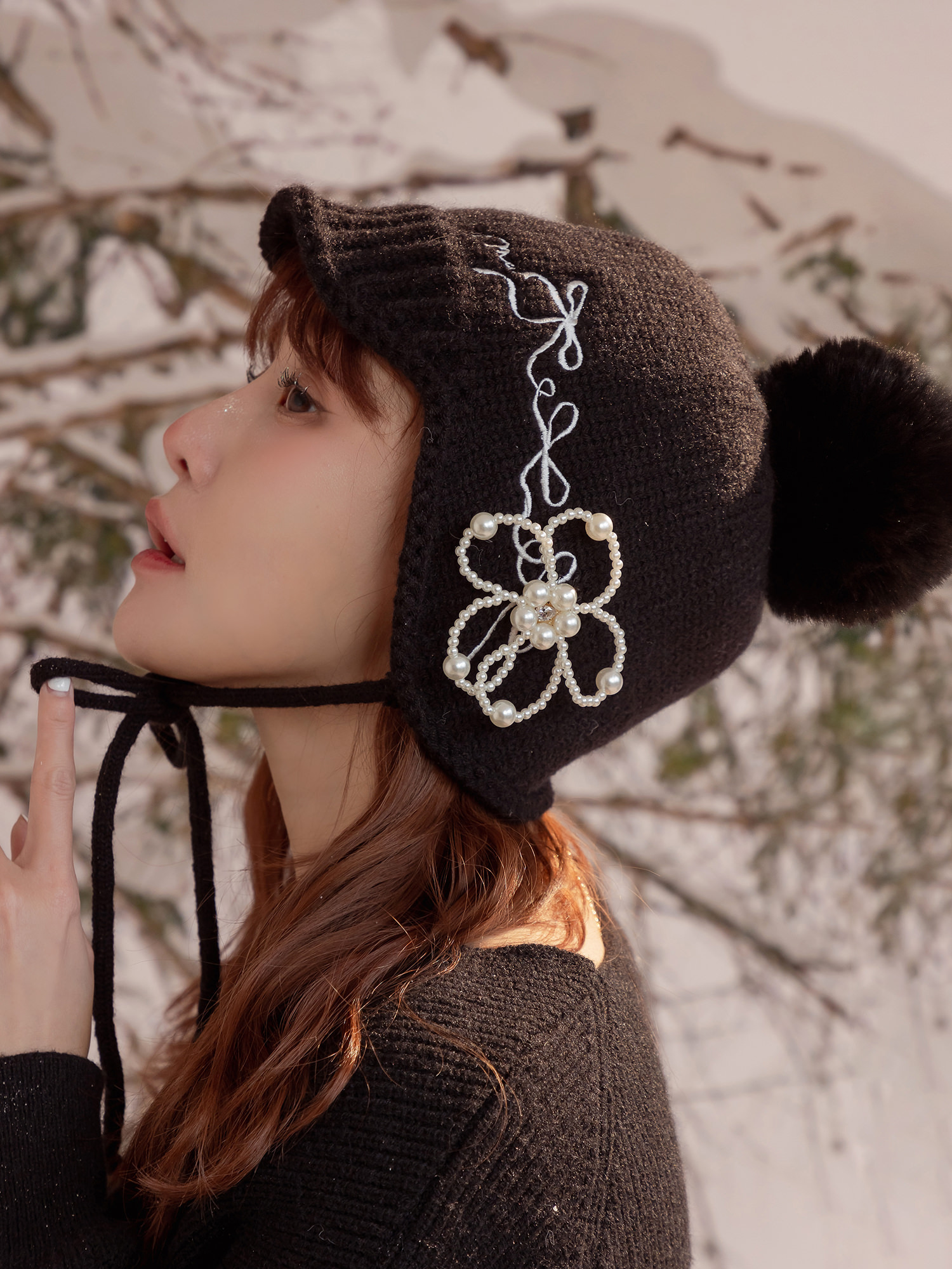 啟動時光機。MUCHAT刺繡蝶結毛球護耳毛帽(黑)