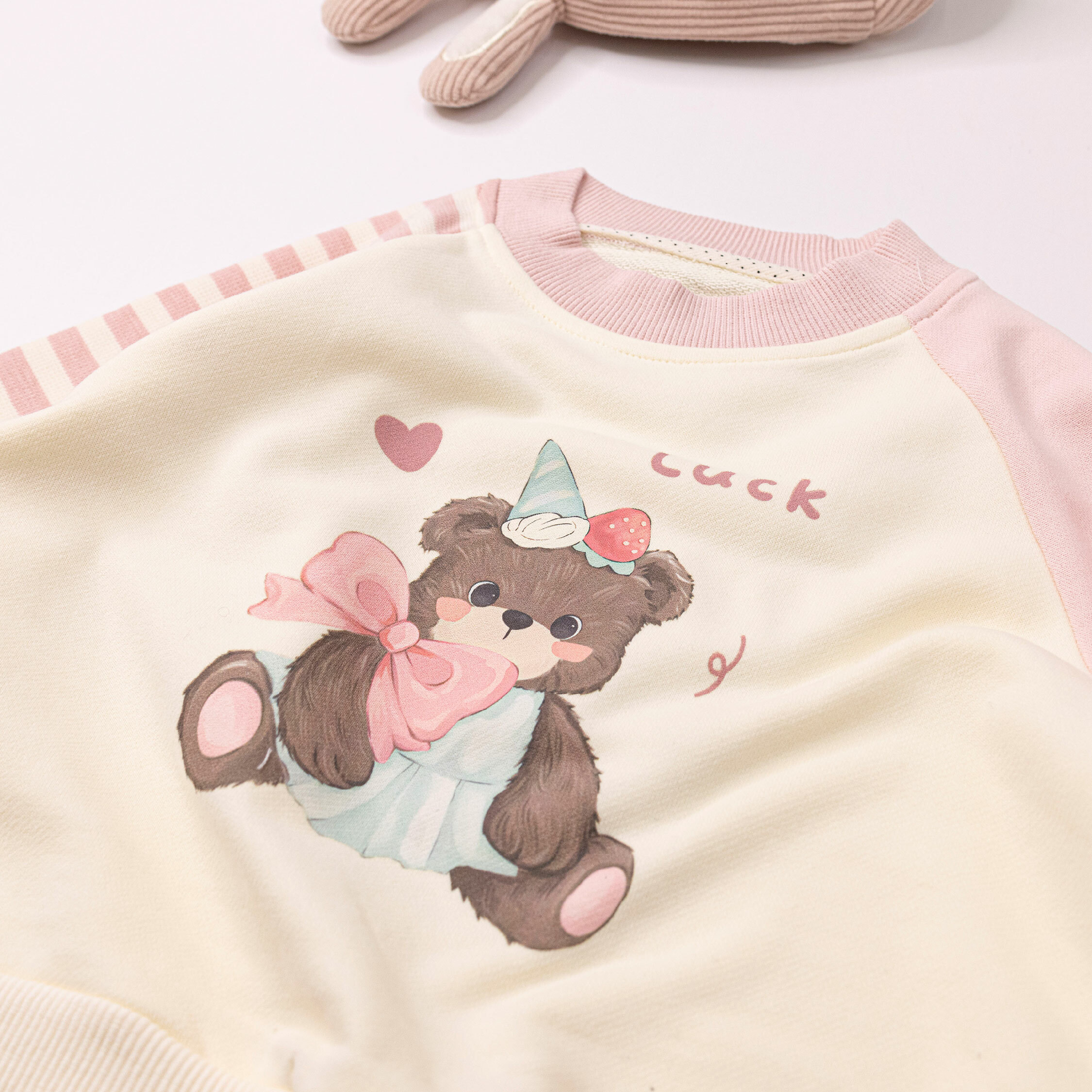 【H55052】可愛禮物小熊撞袖拼接上衣