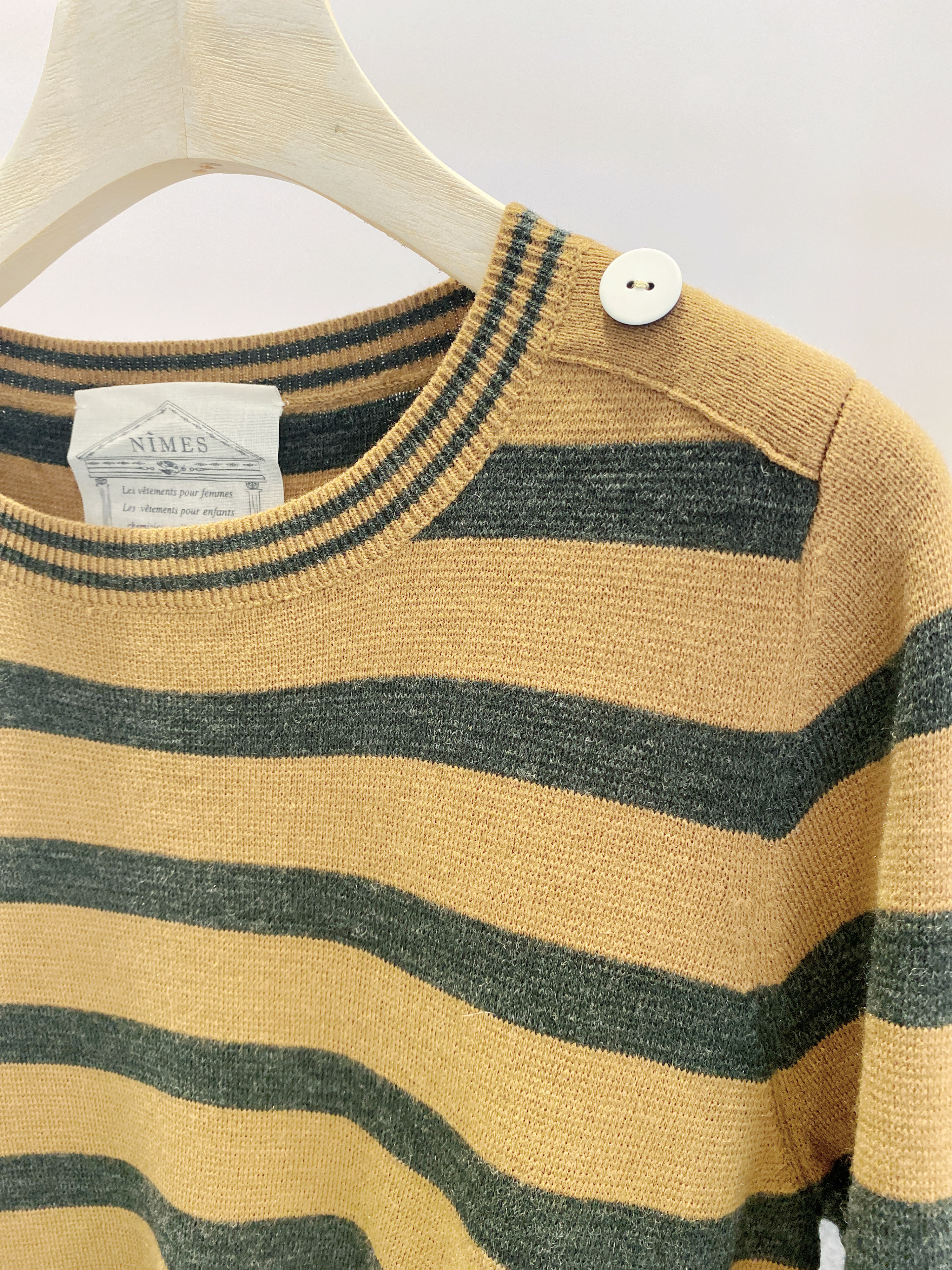 圓領釦條紋毛衣