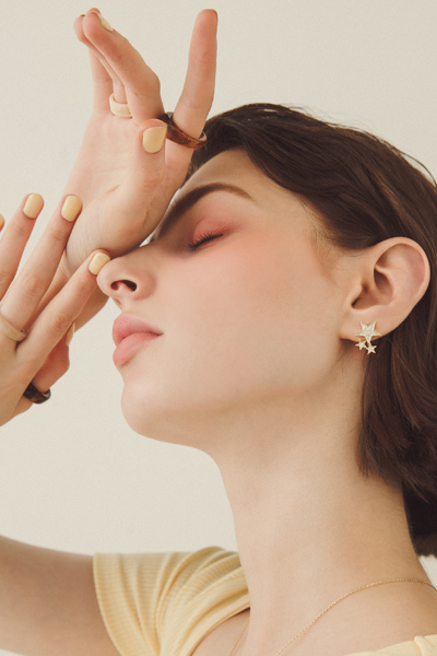 閃耀星河。銀針耳環