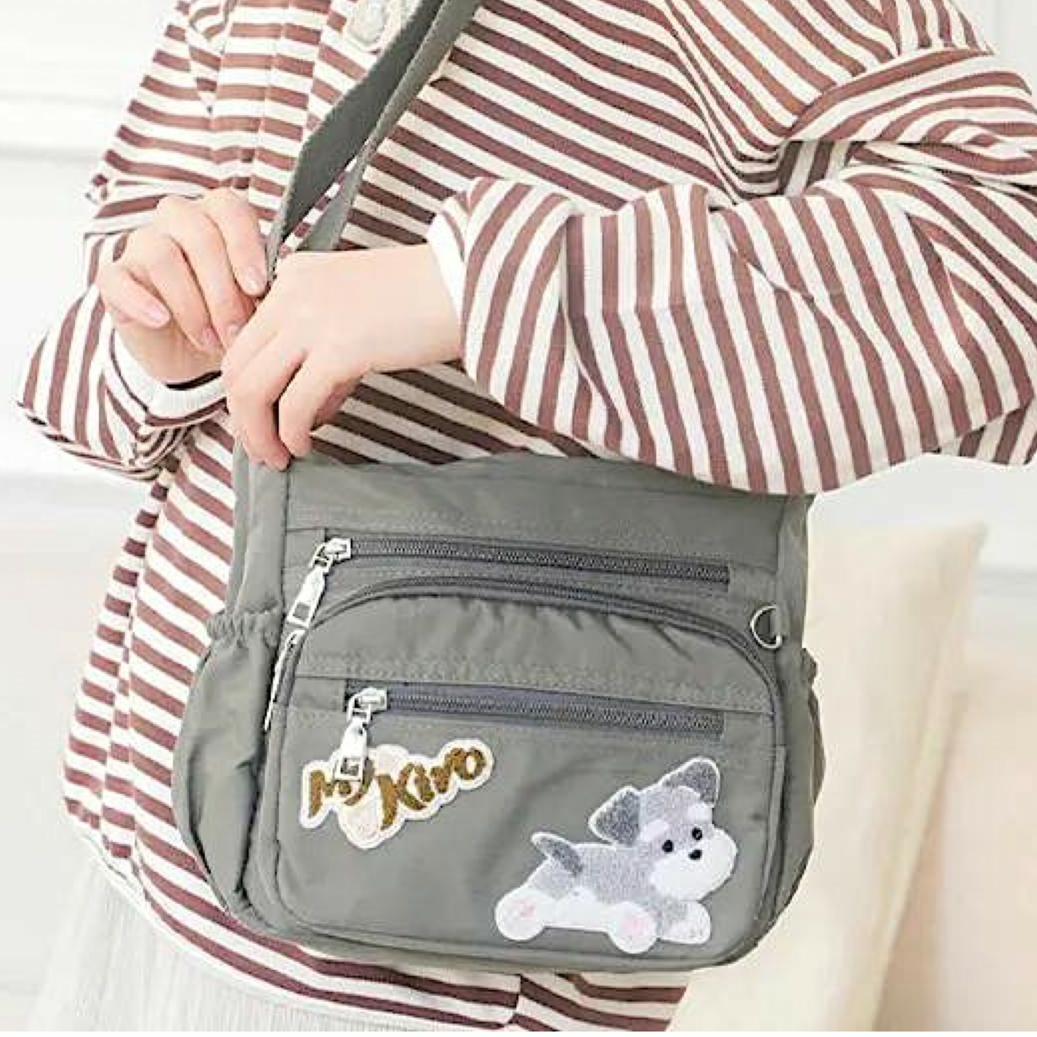 雪納瑞輕防水多層斜背包【現貨成品】