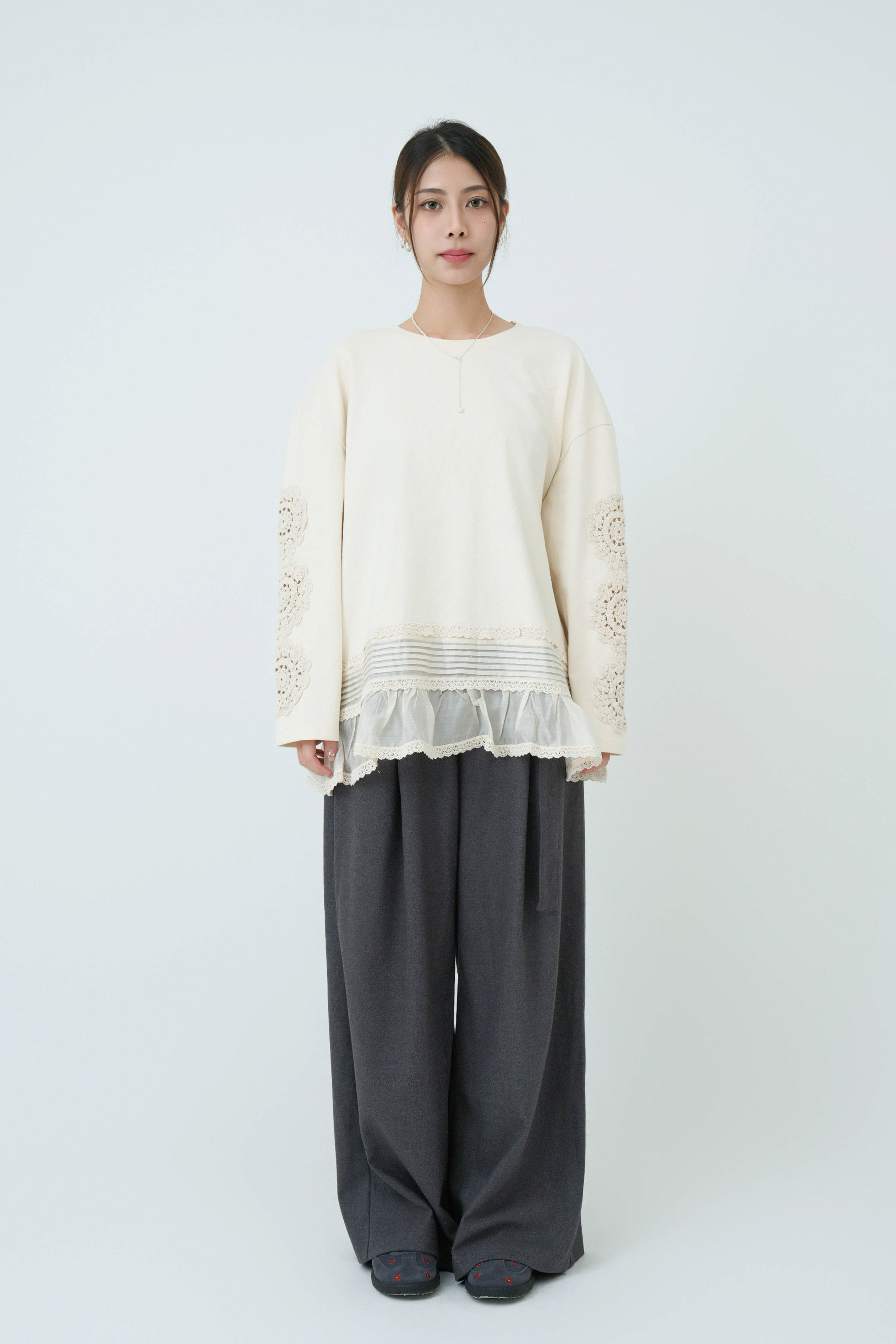 花邊荷葉腳勾花袖衛衣 (現貨款式）