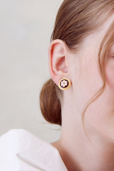 復古畫釉珍珠小花。銀針耳環