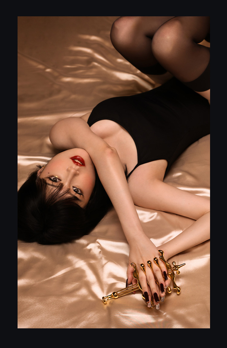 UPKO,義大利 UPKO,UPKO 候鳥金屬項圈+四指夾套裝,調教時尚,調教,調教扮演,BDSM,SM,親密關係,格雷,角色扮演,捆綁,禮物,繩縛,束縛,綁帶,口球,手拍,頸圈,項圈,牽引鏈,手銬,腳銬,馬鞭