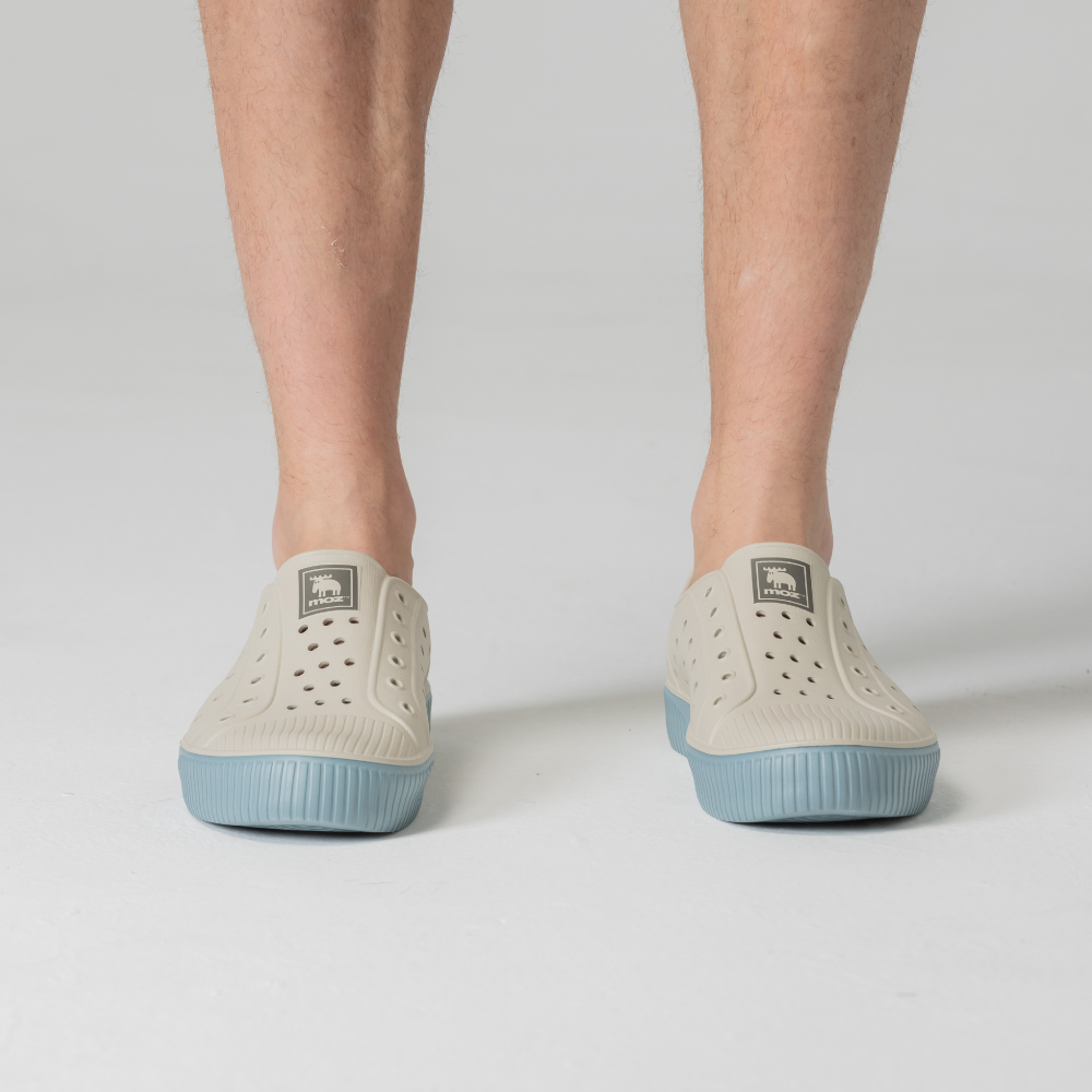 moz瑞典 駝鹿 雙色洞洞餅乾水鞋 (燕麥蘇打) 全球首創 舒適厚底 防潑水-附鞋扣