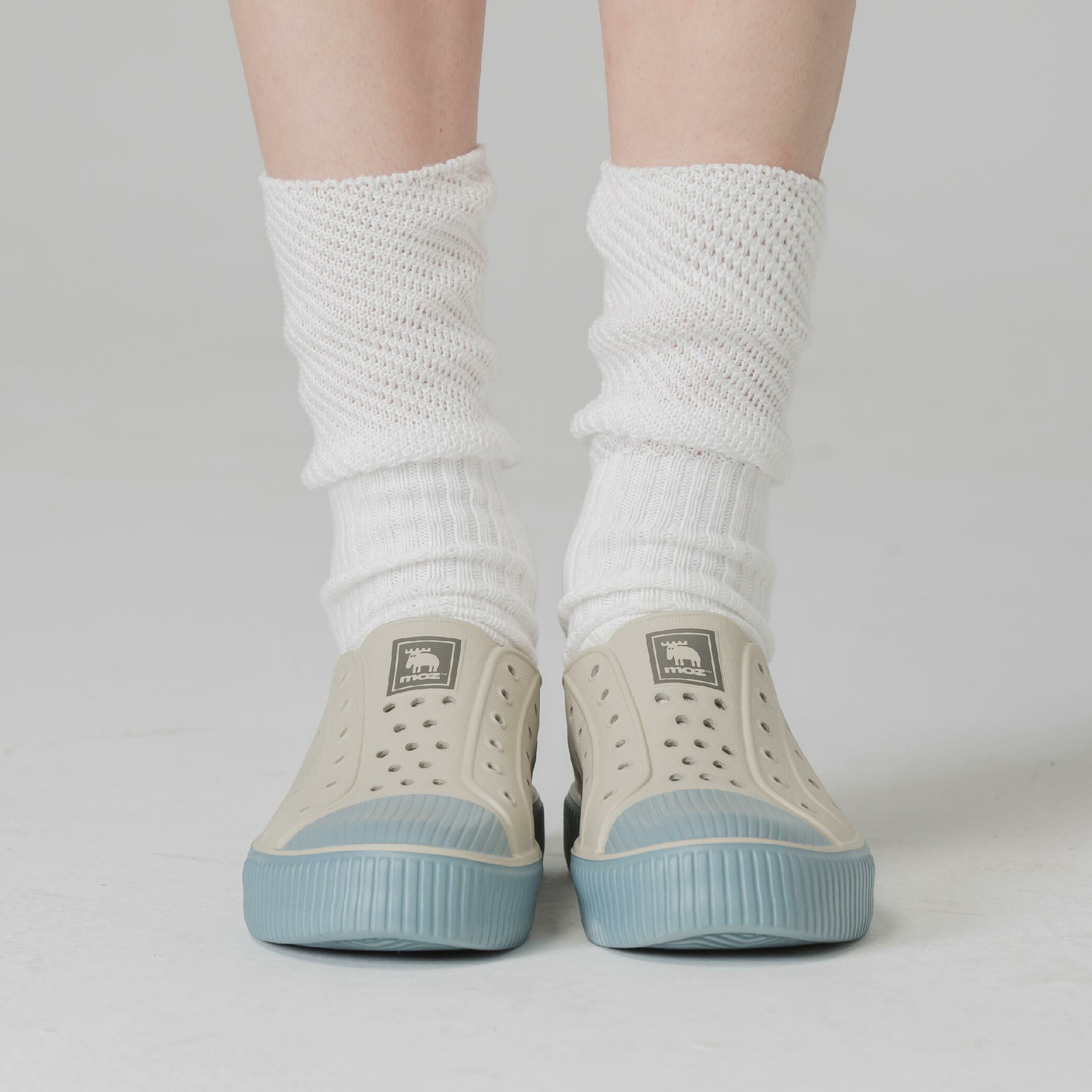 moz瑞典 駝鹿 雙色洞洞餅乾水鞋 (奶蓋燕麥蘇打) 全球首創 舒適厚底 防潑水-附鞋扣