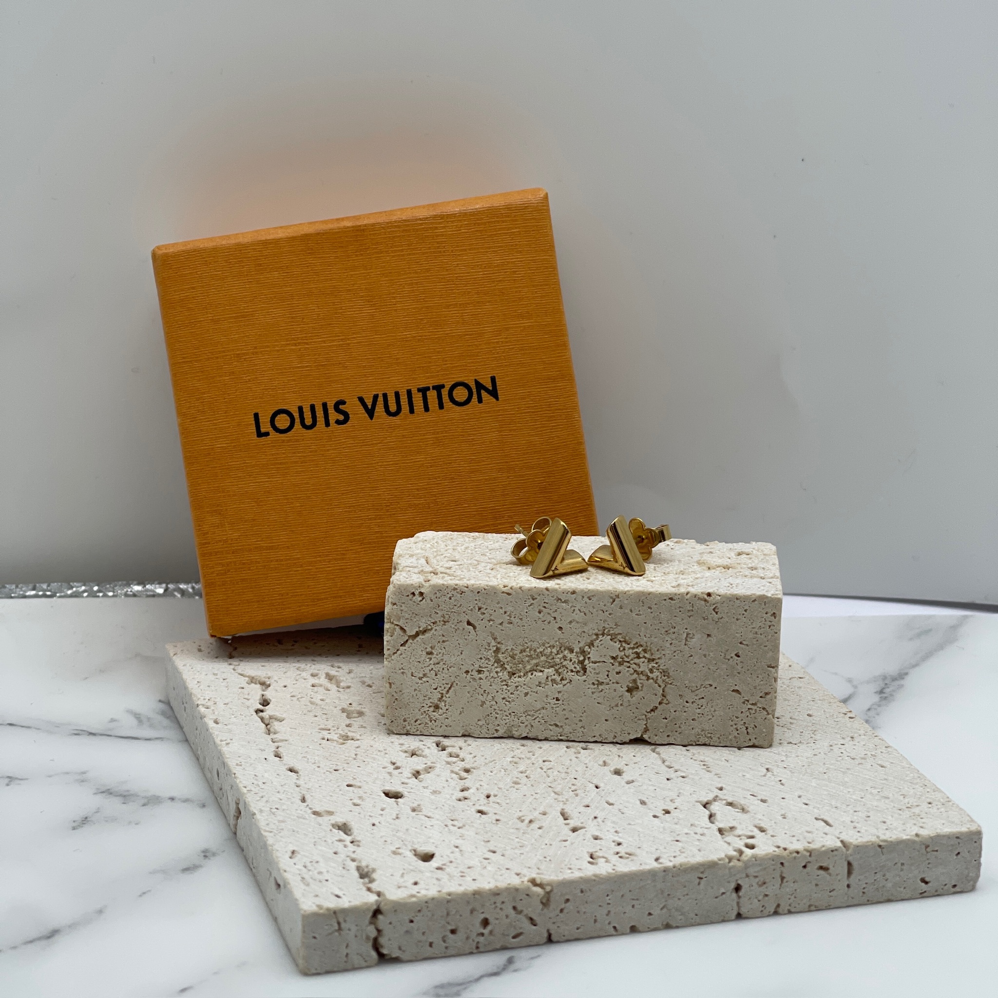 LV Essential V Stud Earrings