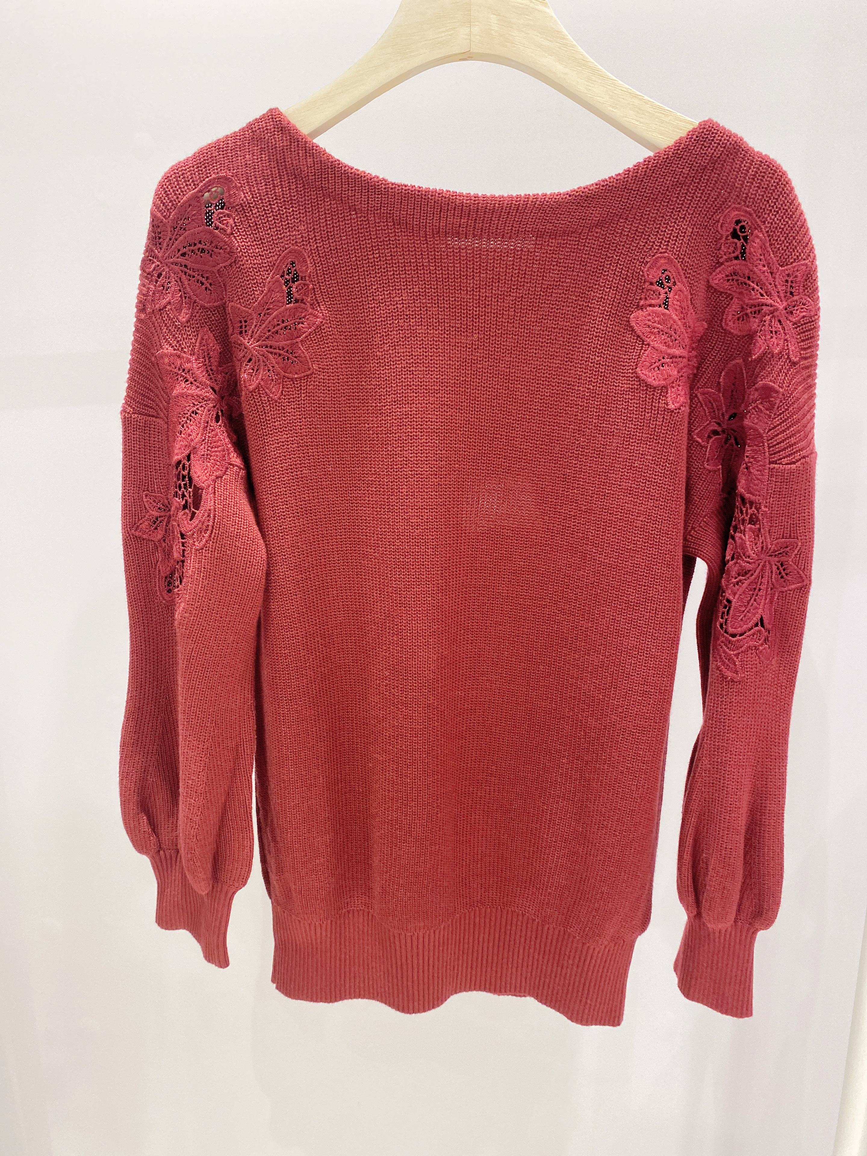 肩袖刺繡花針織上衣