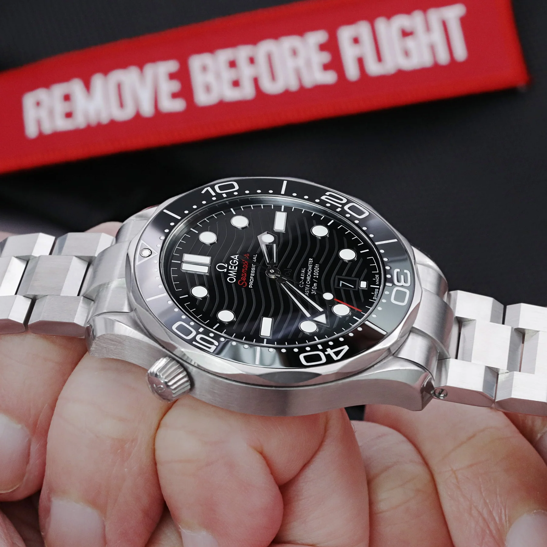 萬年鐘錶 - 太空人錶帶 -   錶徑42mm 新版歐米茄OMEGA大海馬 300米專用 代用錶帶  V扣潛水實心不鏽鋼錶帶 SS201820B148   錶帶寬度 : 20MM