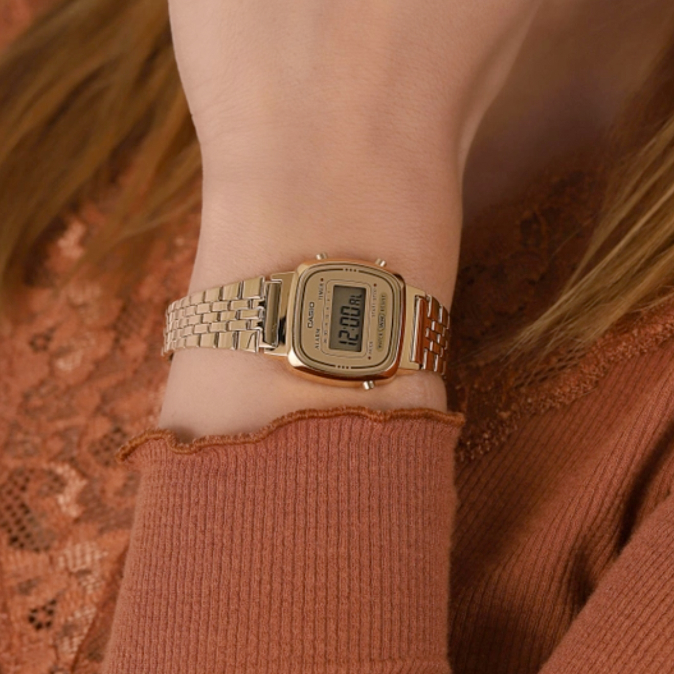 CASIO LA670WETG-9A 女裝細錶 歐洲限定 亮金色光面 復古跳字錶