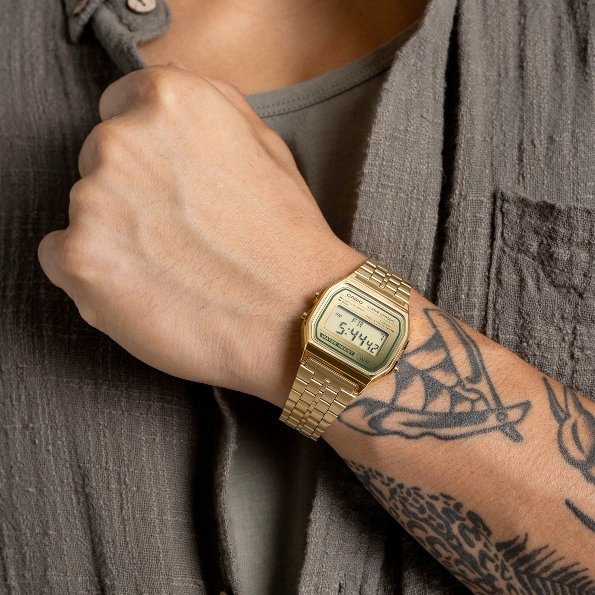 CASIO A158WEGV-9A 中裝 金色 鏡面 方形復古跳字錶