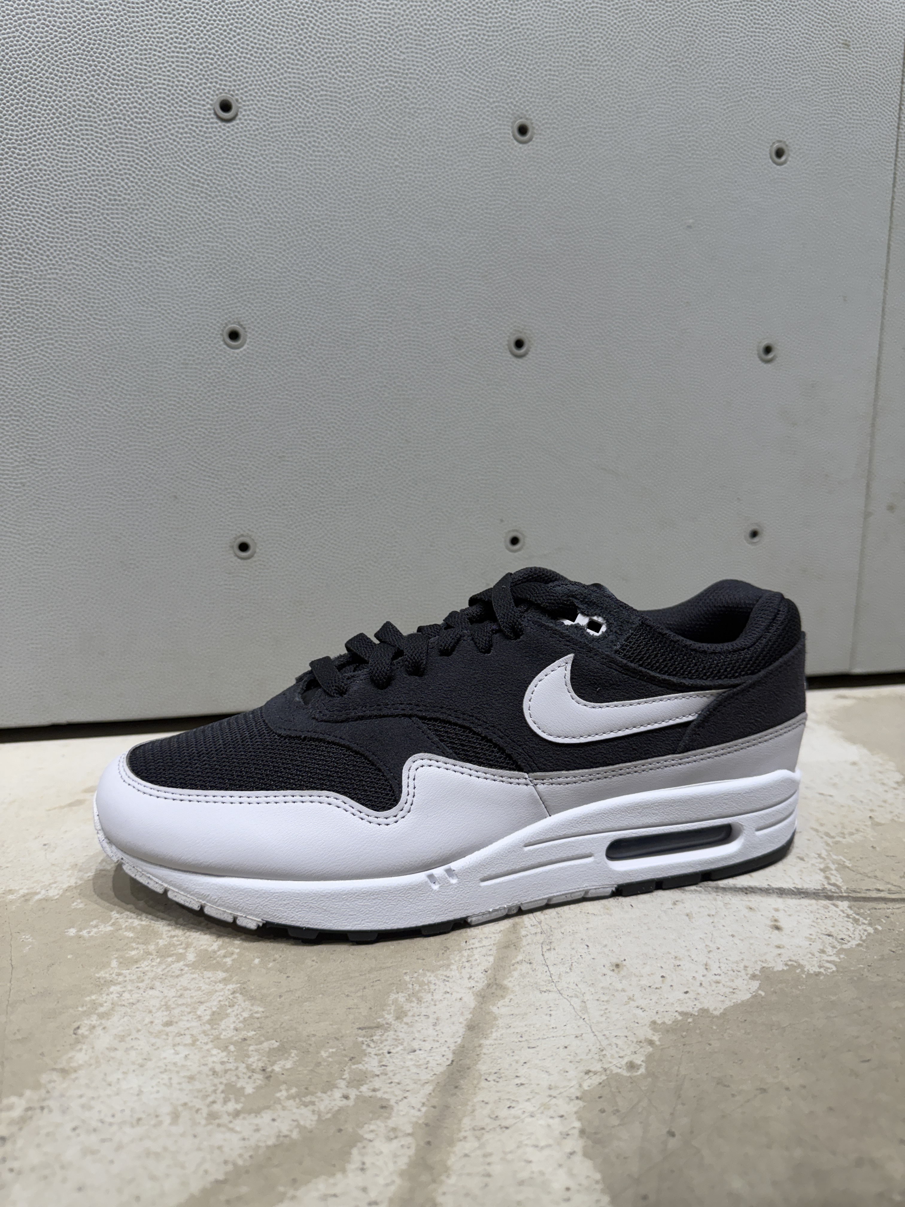 Nike Air Max 1 Ess 殺人鯨配色 皮革麂皮 白黑配色 fz5808-007