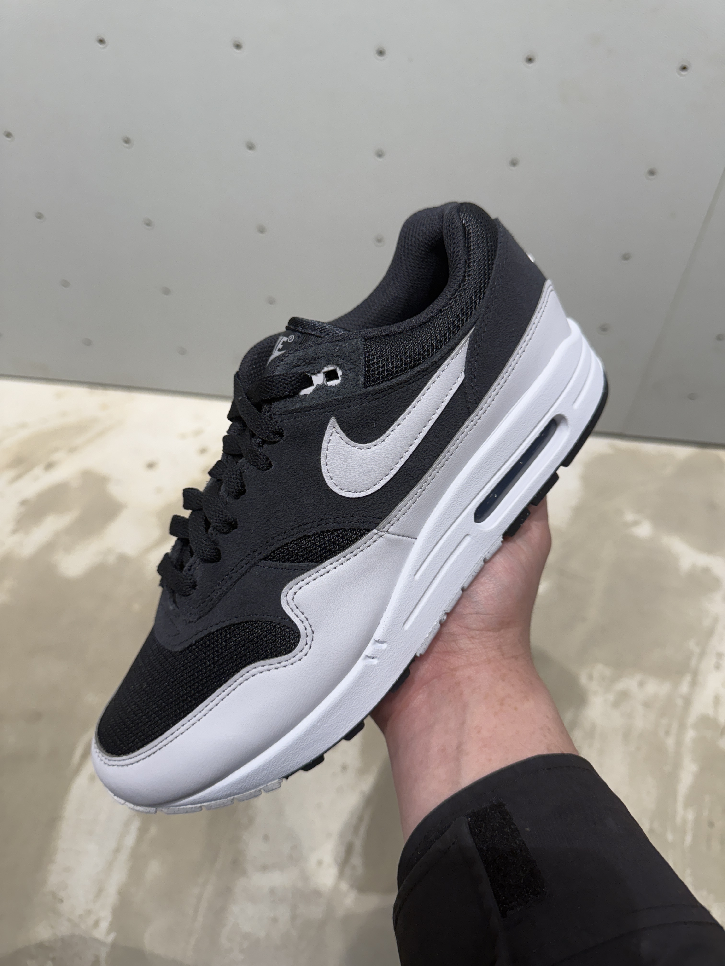 Nike Air Max 1 Ess 殺人鯨配色 皮革麂皮 白黑配色 fz5808-007