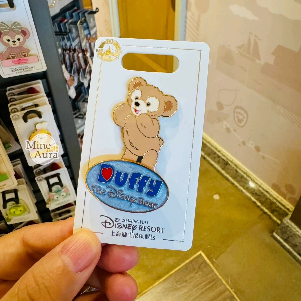 達菲 Duffy 與好友們 英文字母 站姿 造型 徽章 PIN -上海迪士尼樂園