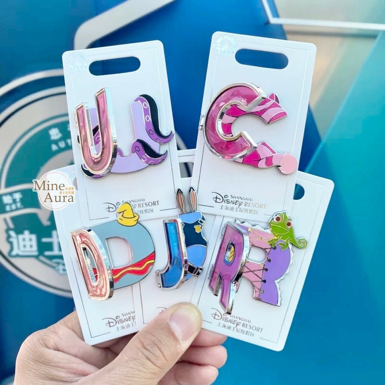 經典角色 英文字母 翻蓋設計 造型 徽章 PIN -上海迪士尼樂園