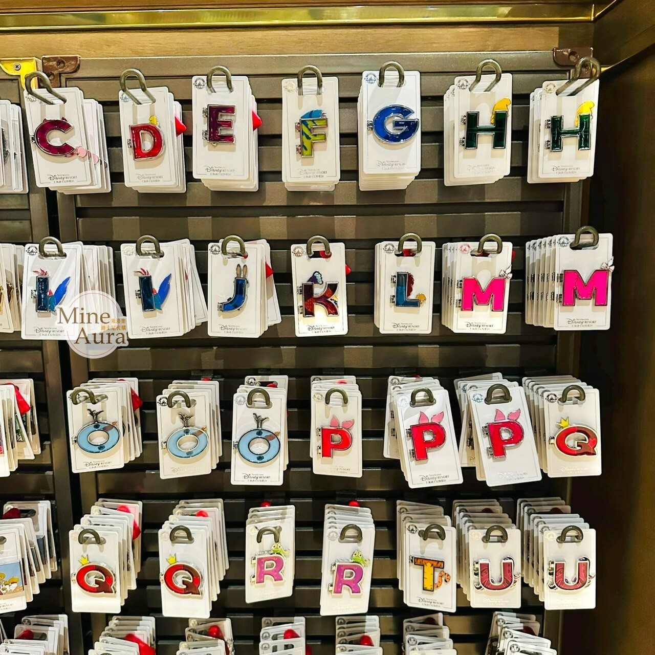 經典角色 英文字母 翻蓋設計 造型 徽章 PIN -上海迪士尼樂園