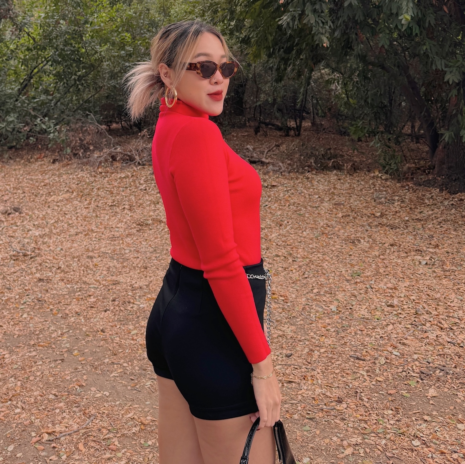 高領緋紅螺紋Tee