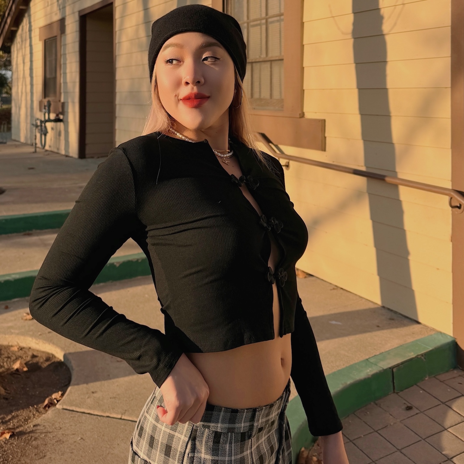 復古扭結摟空上衣(2色)