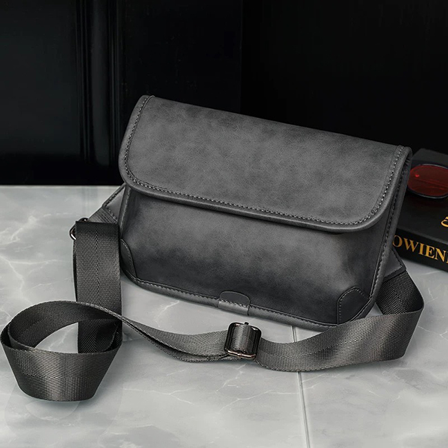 25SS 男生商務斜揹包-兩色預購