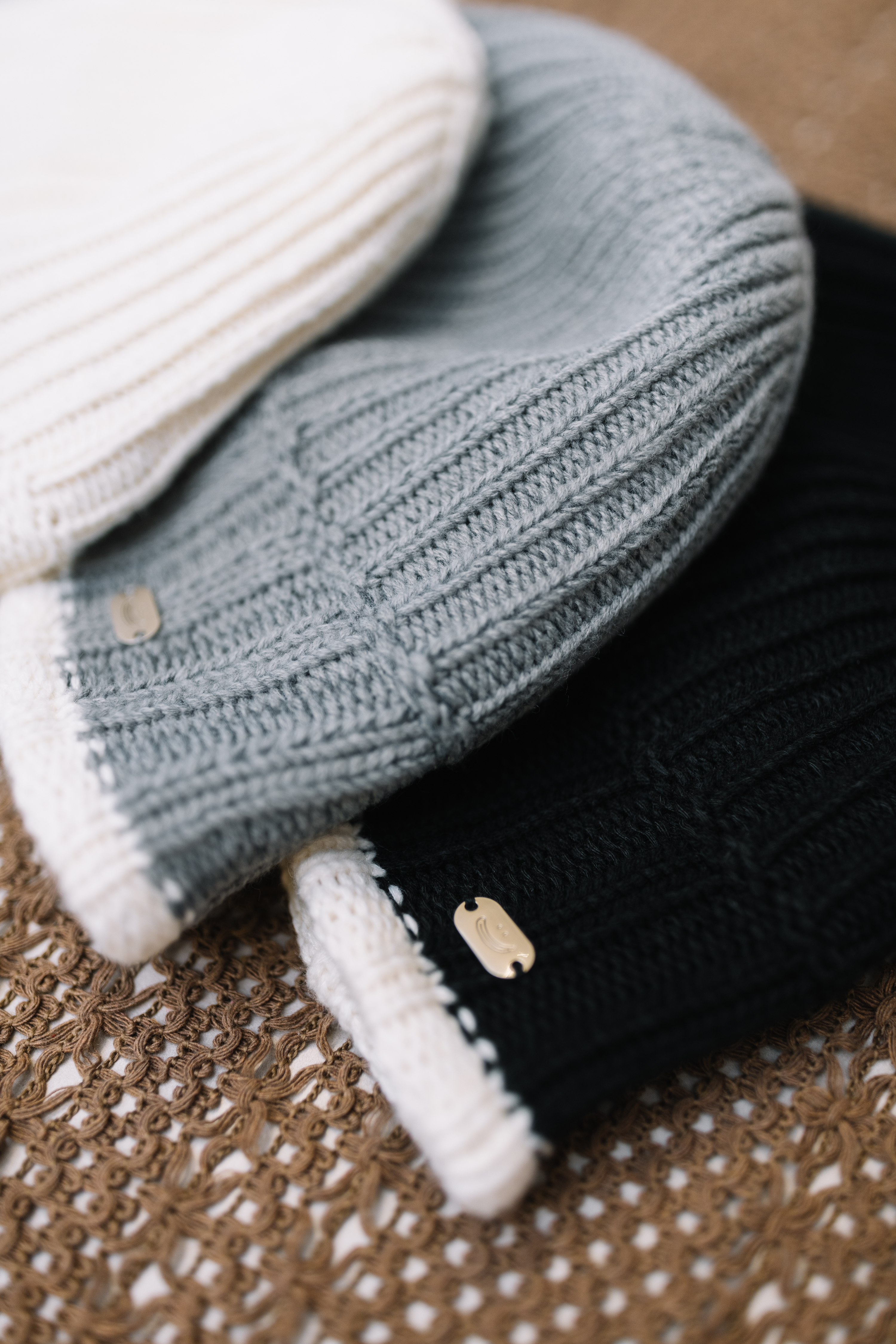 三色 / 混羊毛包邊針織盆帽 / Wool-Covered Knitted Bucket Hat