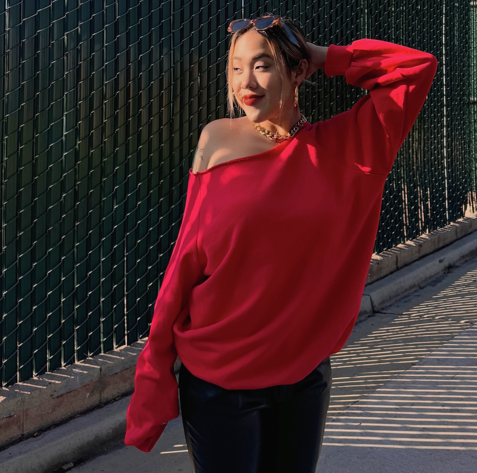 紅色大領口棉質Tee