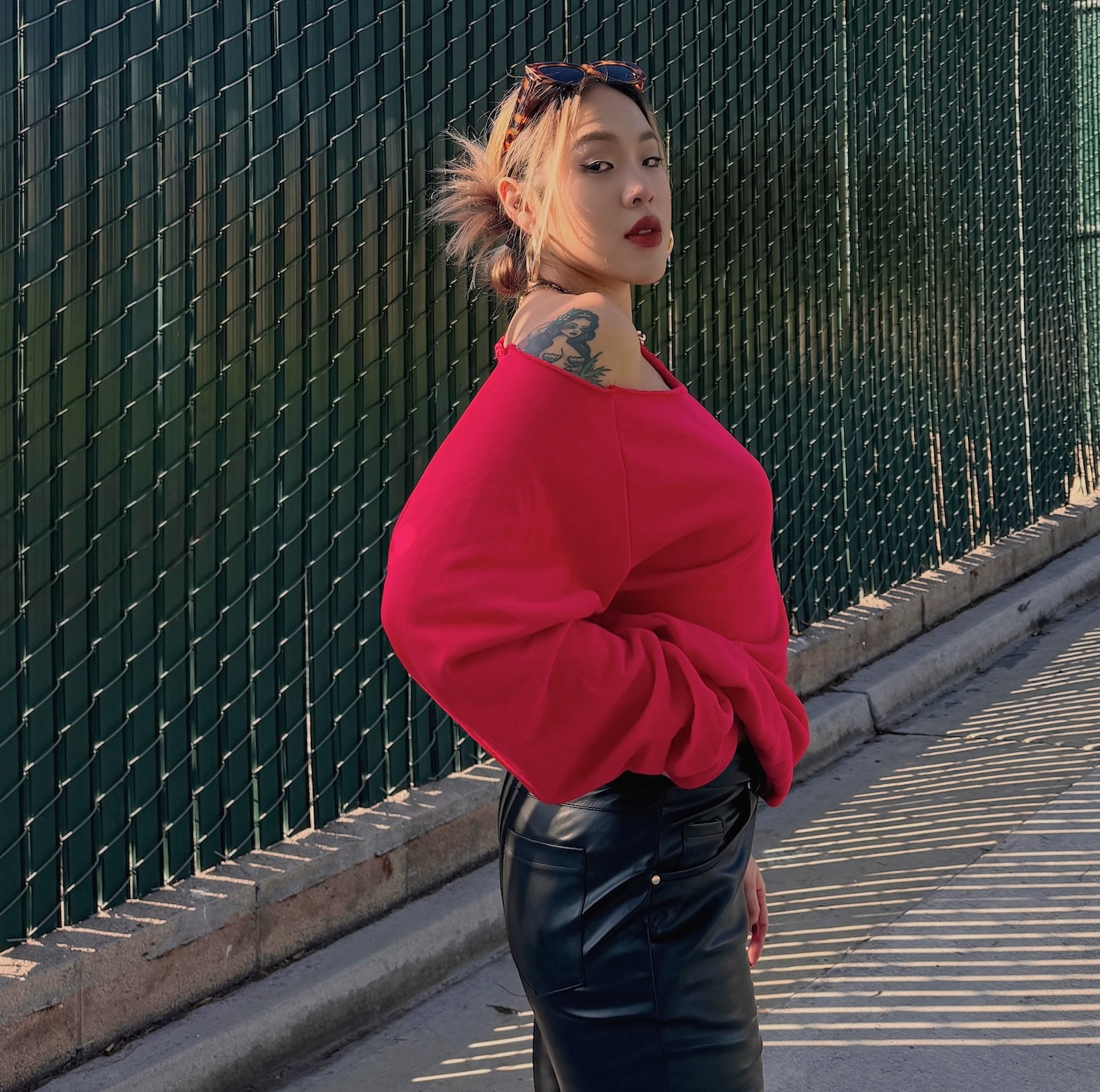 紅色大領口棉質Tee