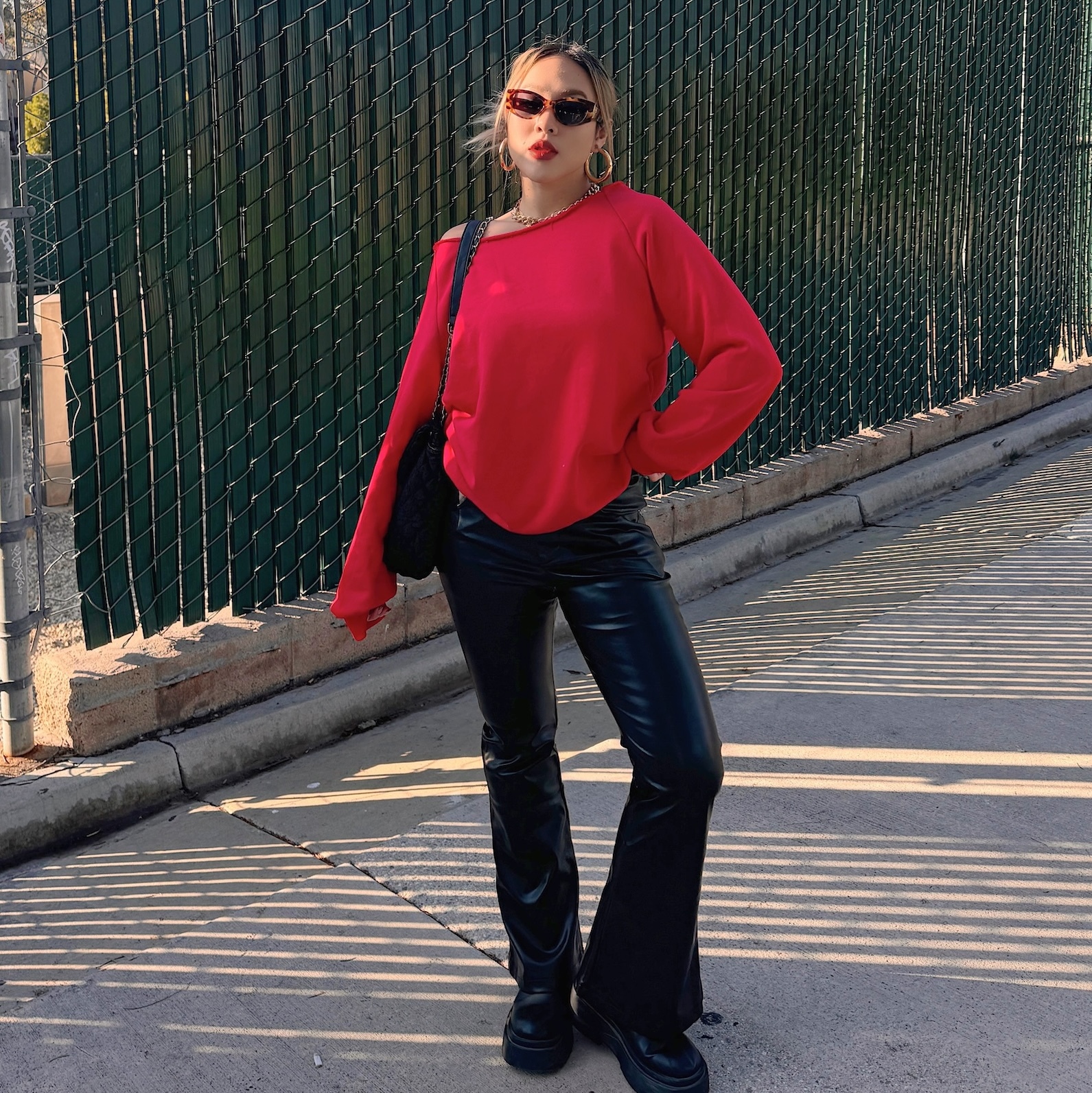 辣黑高腰喇叭皮褲