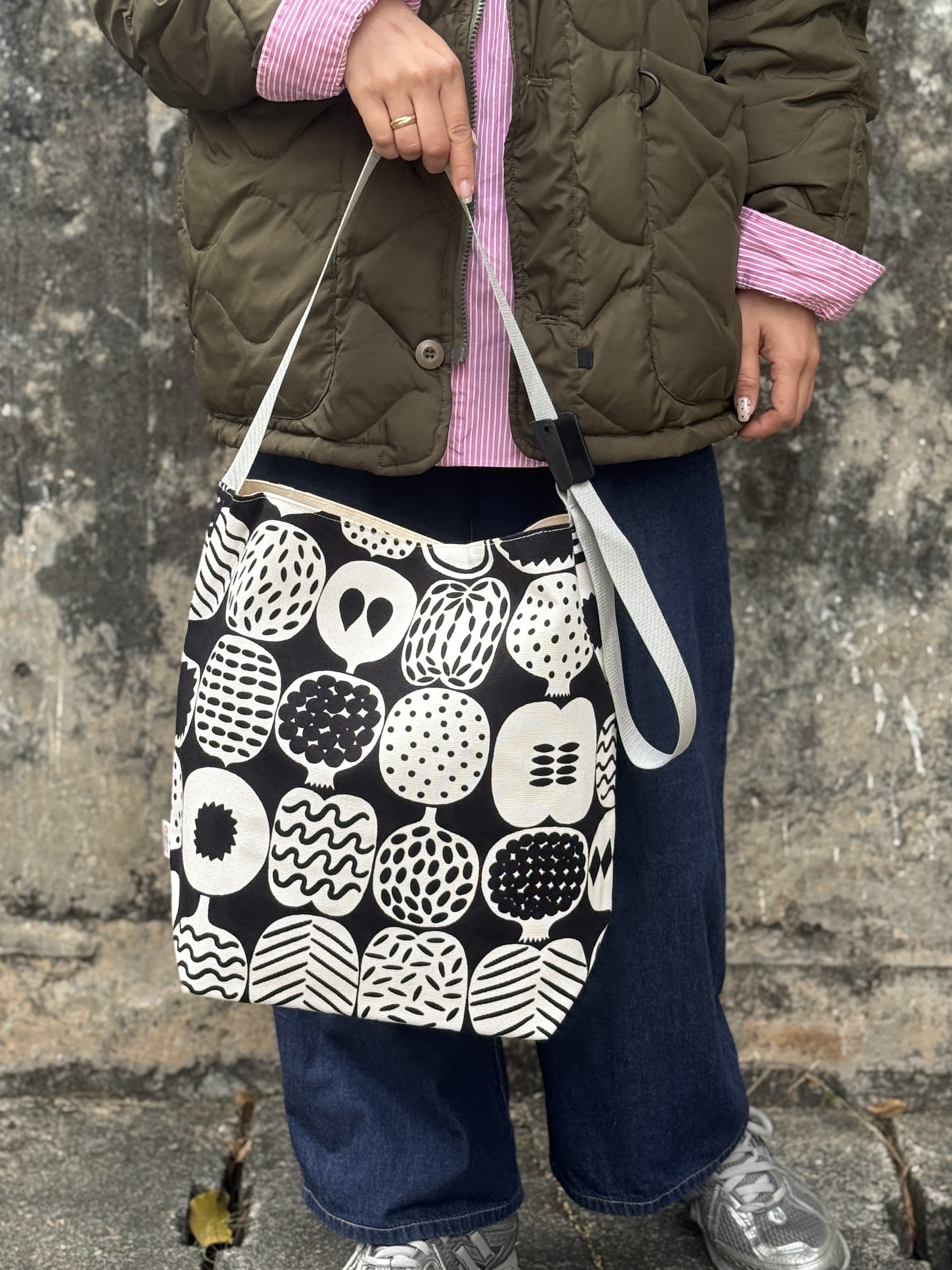 Easy Shoulder Tote | Marimekko canvas fabric | 黑白三國