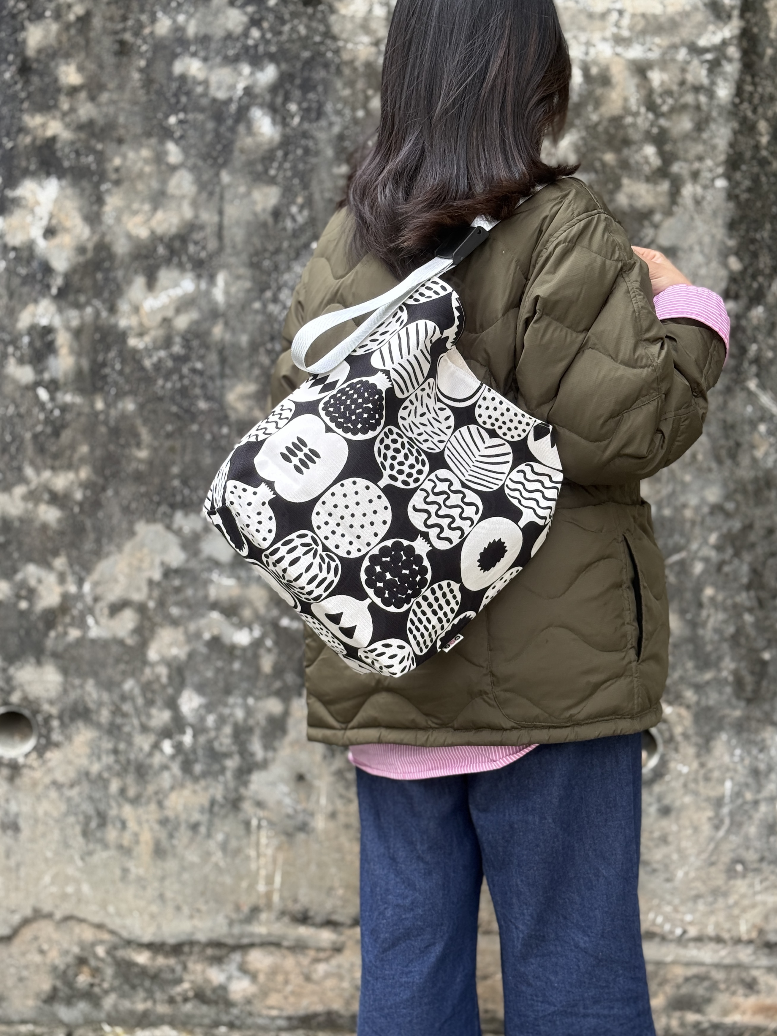 Easy Shoulder Tote | Marimekko canvas fabric | 黑白三國