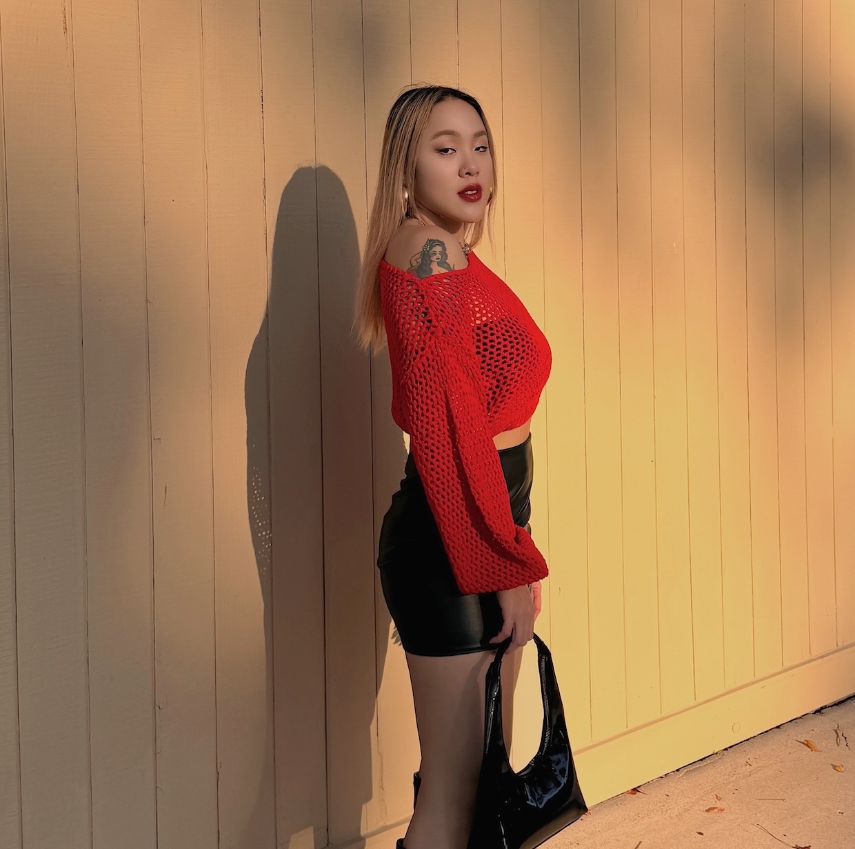 鏤空針織辣紅短版衣
